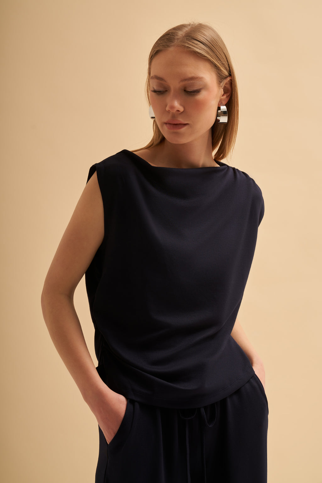 Utopian Drape Detaylı Kayık Yaka Bluz