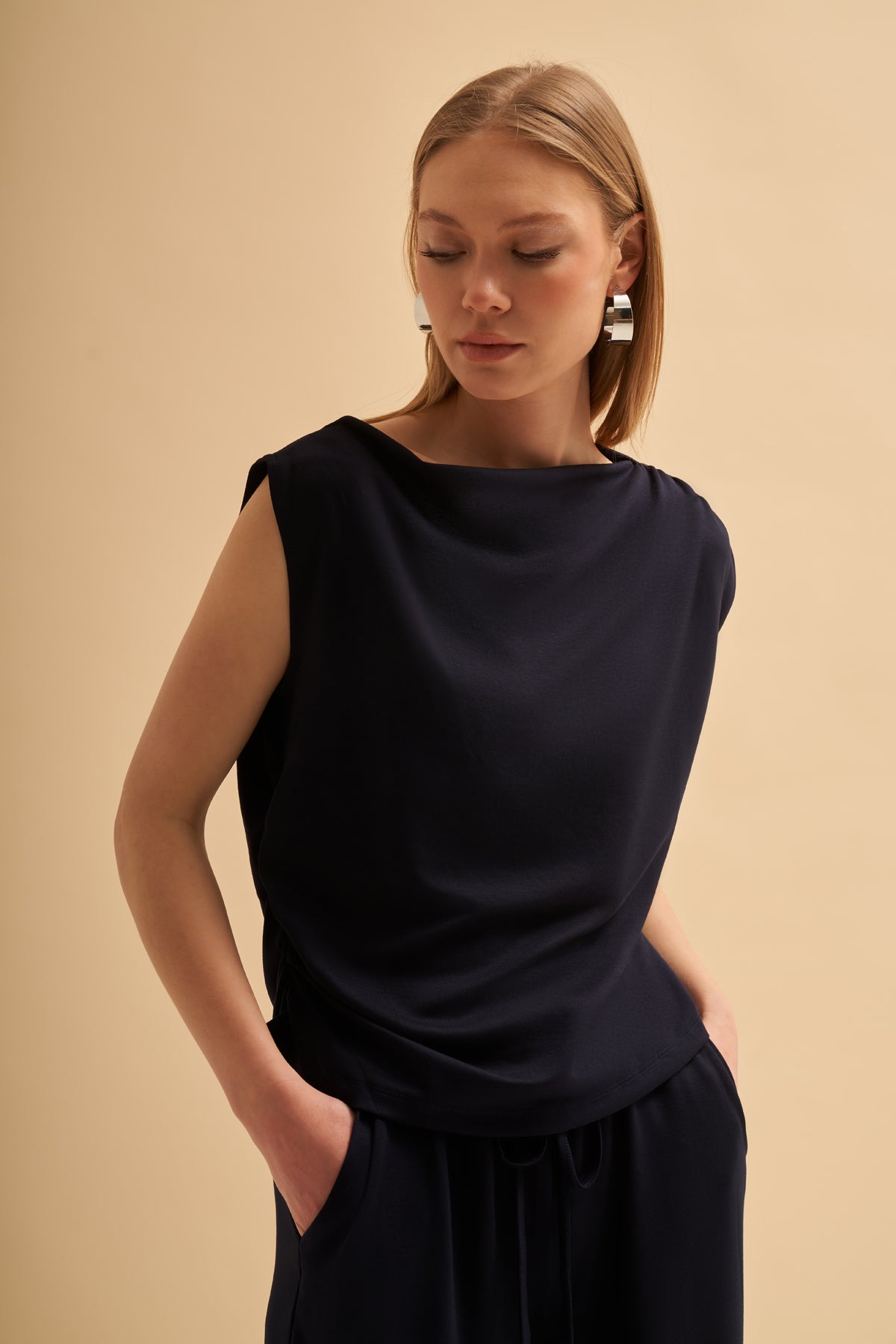 Utopian Drape Detaylı Kayık Yaka Bluz