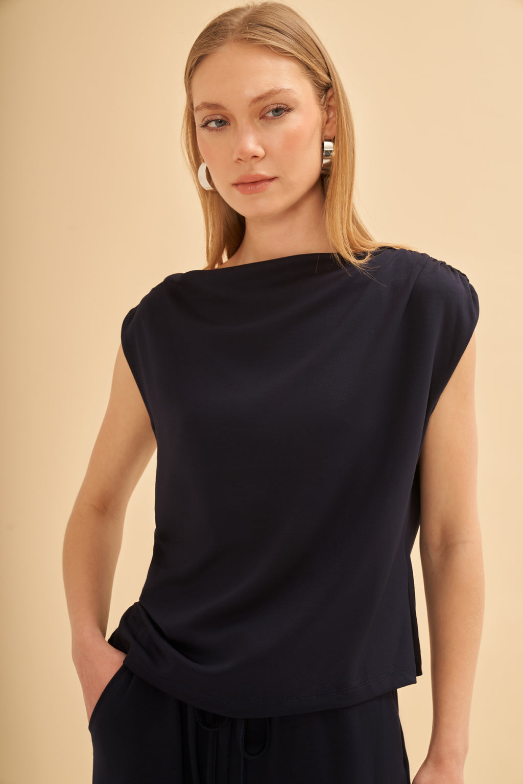 Utopian Drape Detaylı Kayık Yaka Bluz