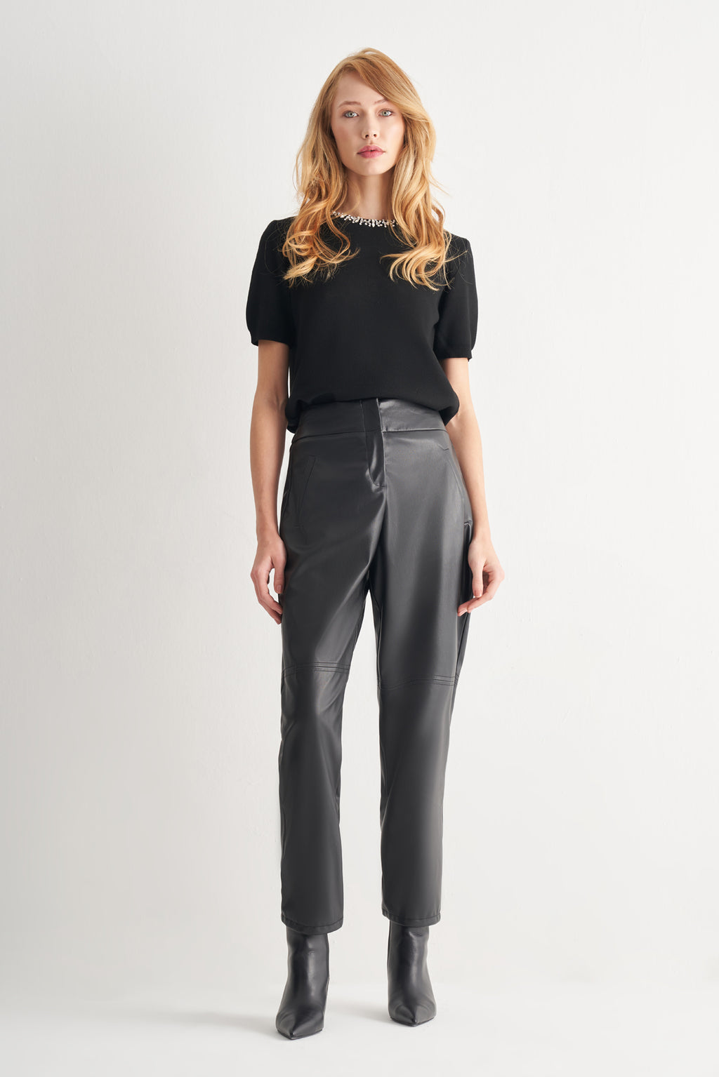 Utopian Yakası Taş İşlemeli Kısa Kollu Triko Üst