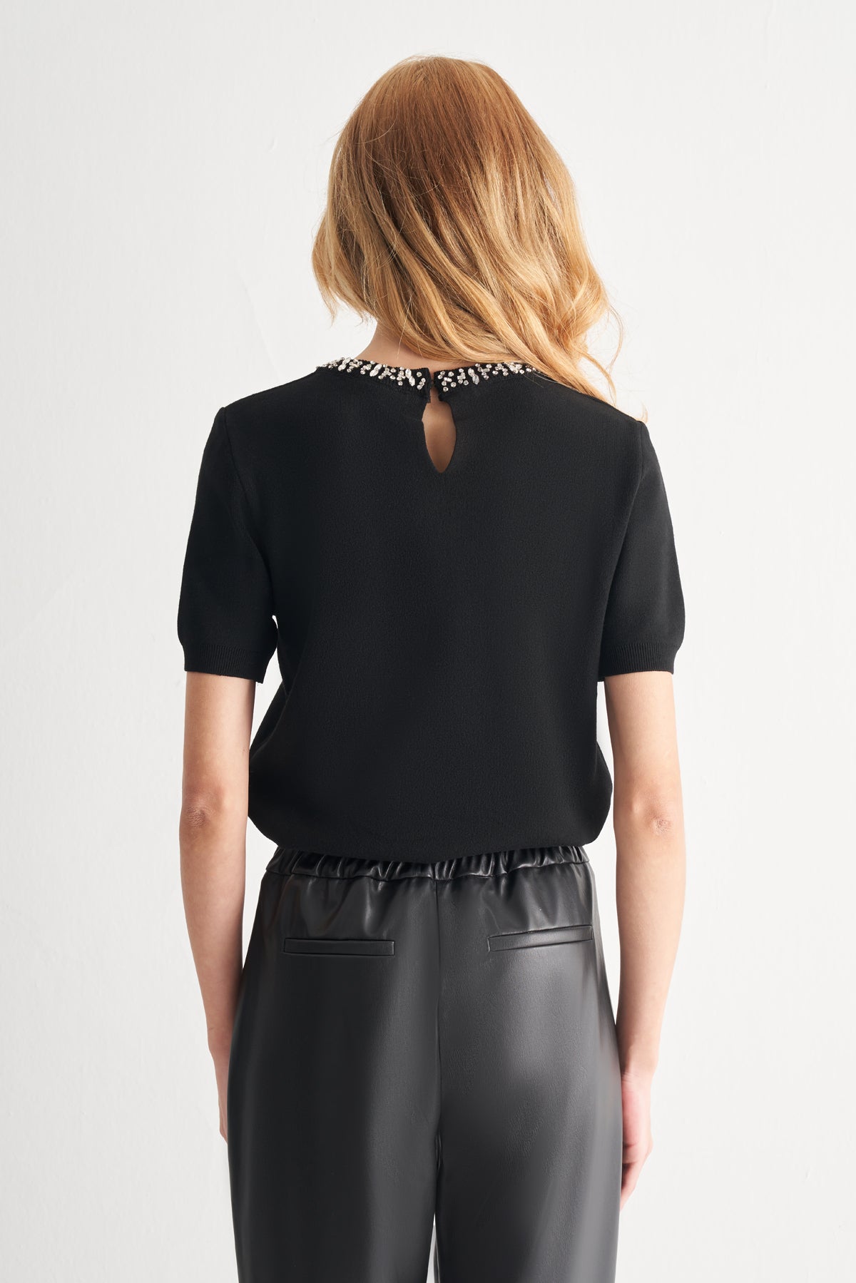 Utopian Yakası Taş İşlemeli Kısa Kollu Triko Üst