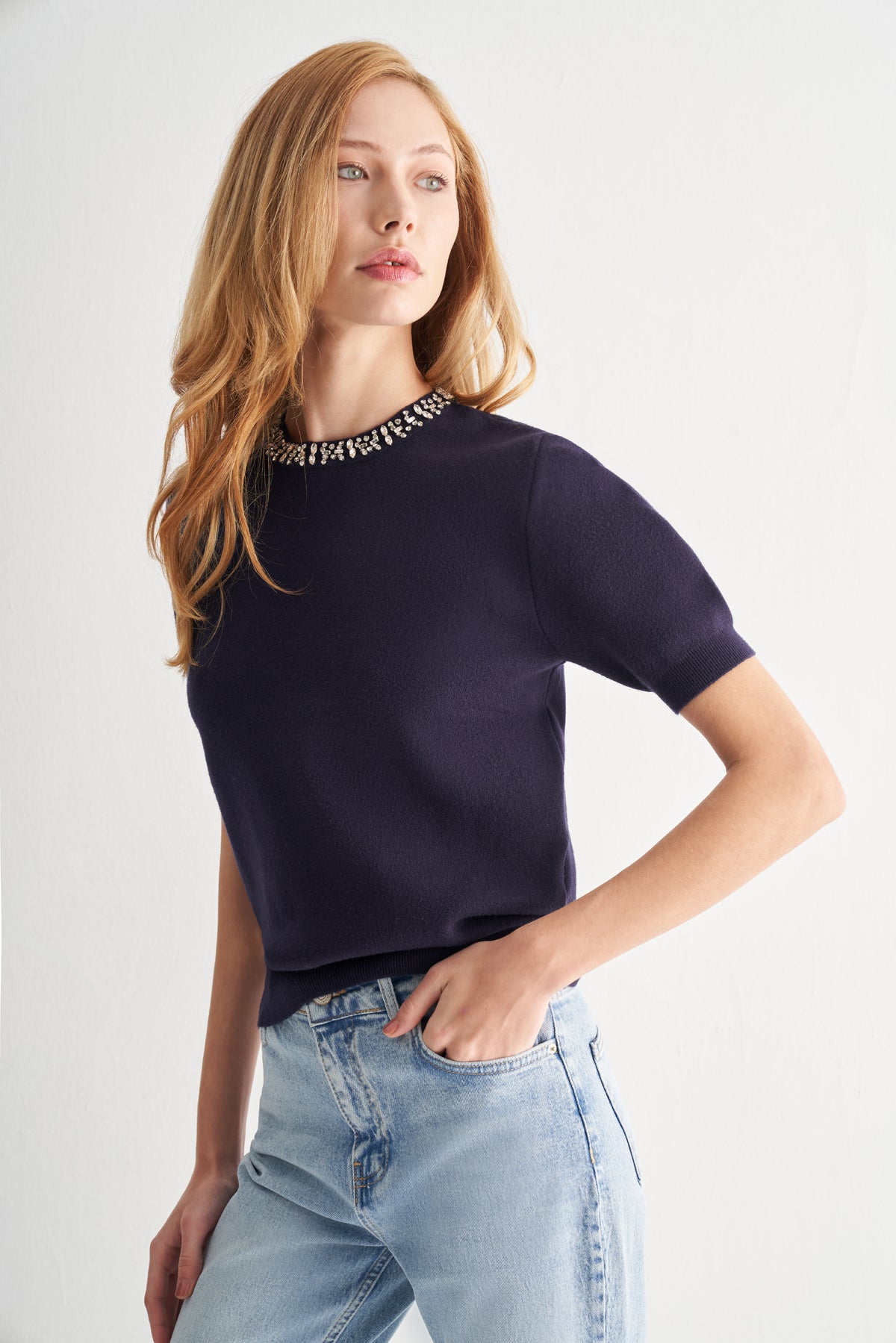 Utopian Yakası Taş İşlemeli Kısa Kollu Triko Üst