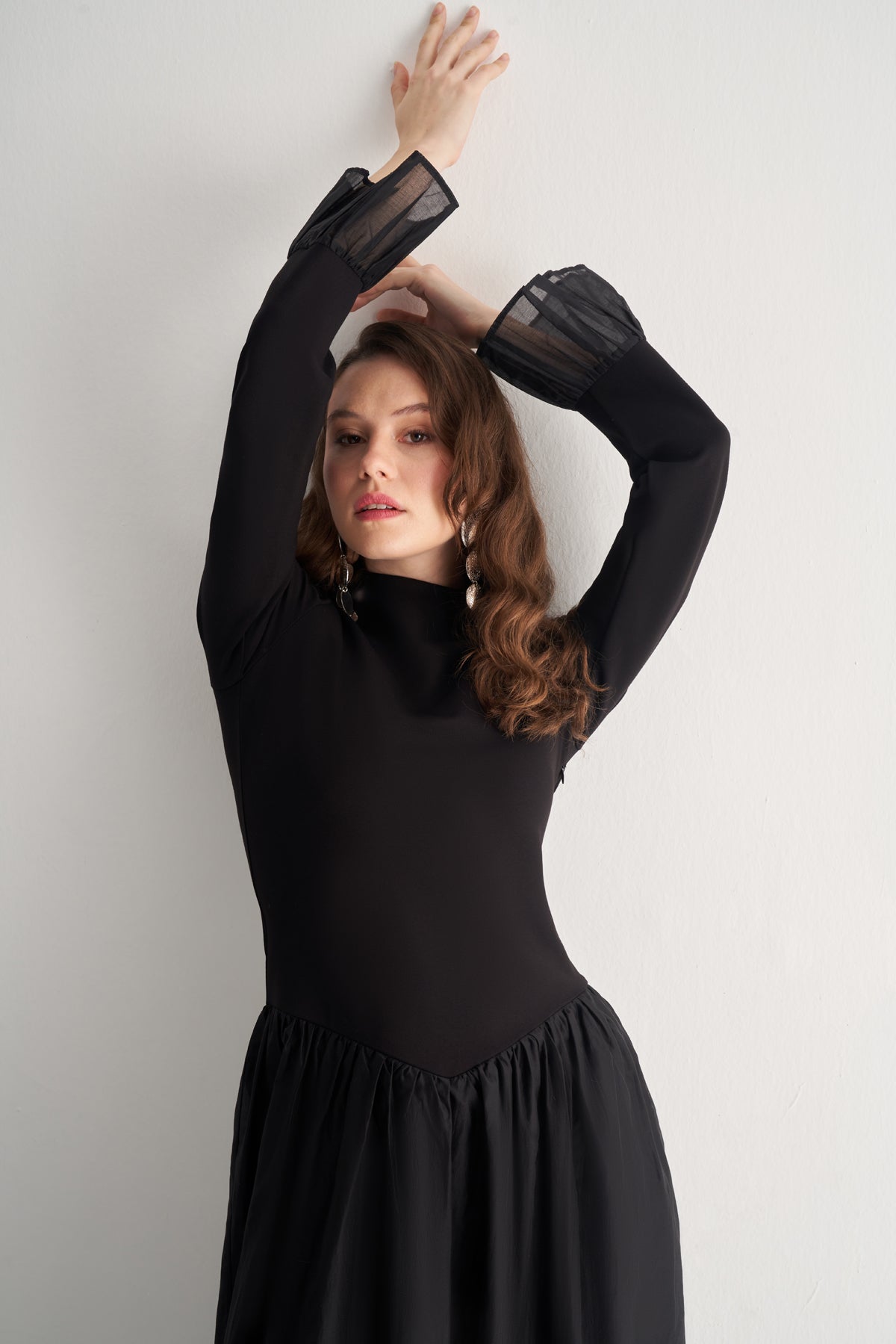 Utopian Siyah Organze Detaylı Uzun Elbise