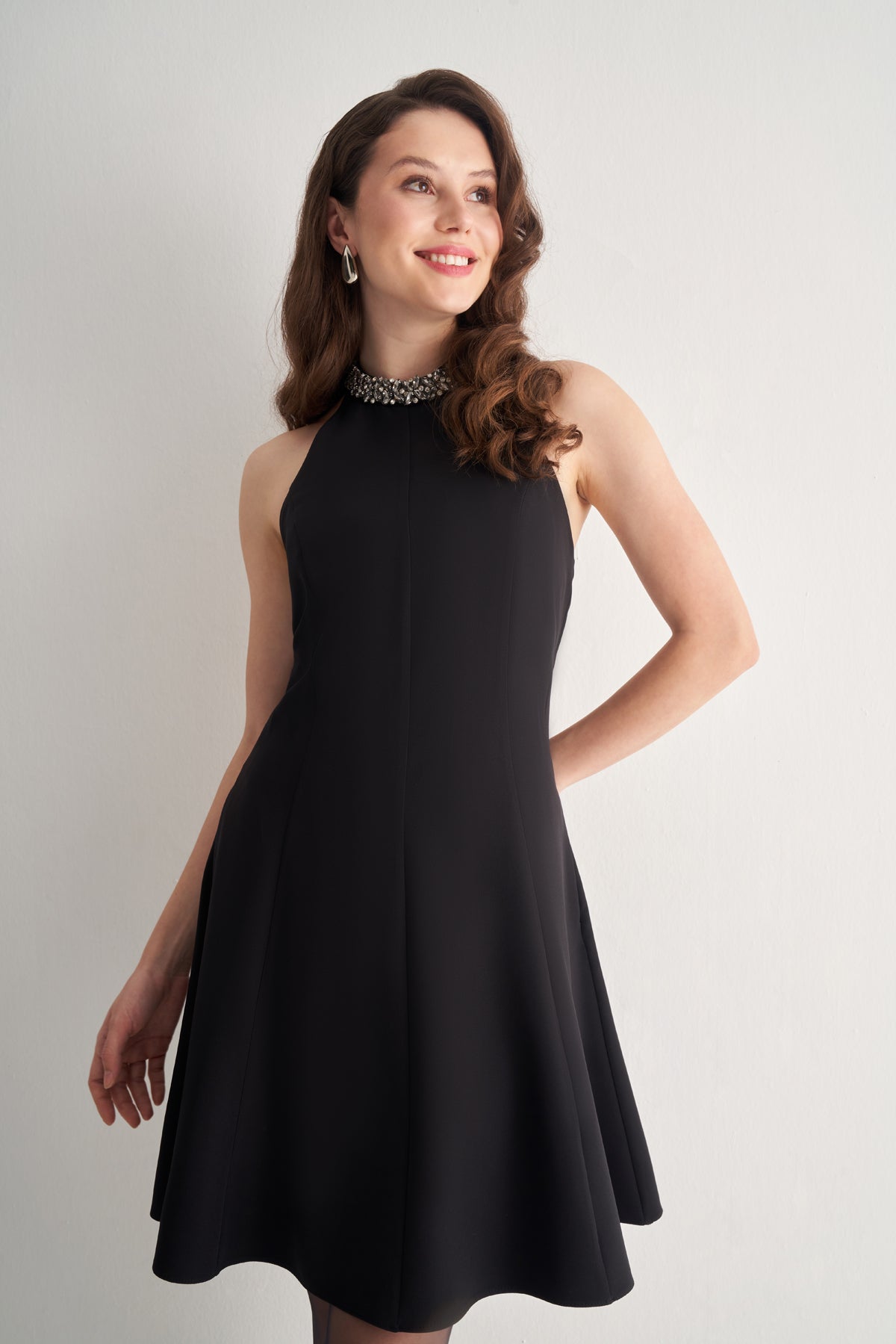 Utopian Taş İşlemeli Halter Yaka A Kesim Elbise