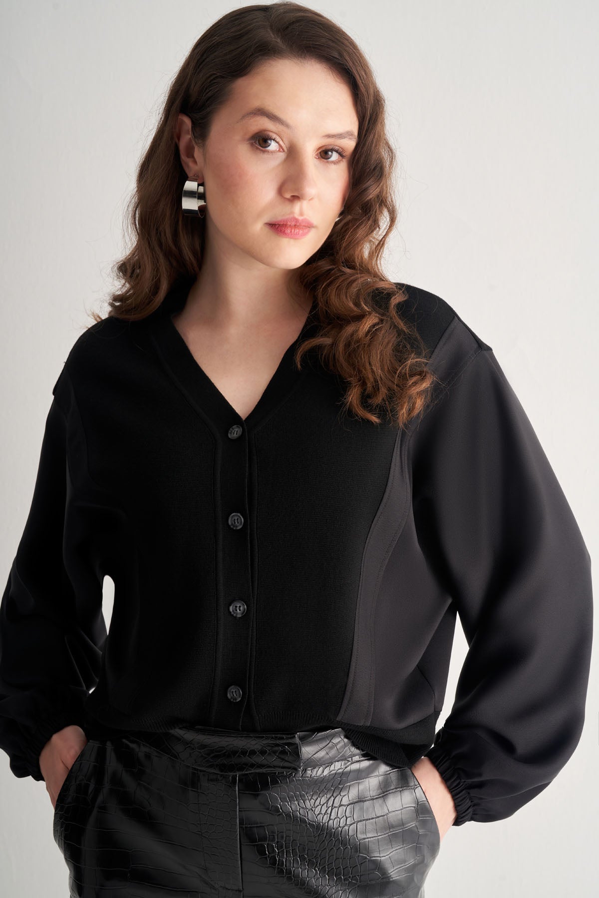 Utopian V Yaka Düğmeli Dokulu Bluz