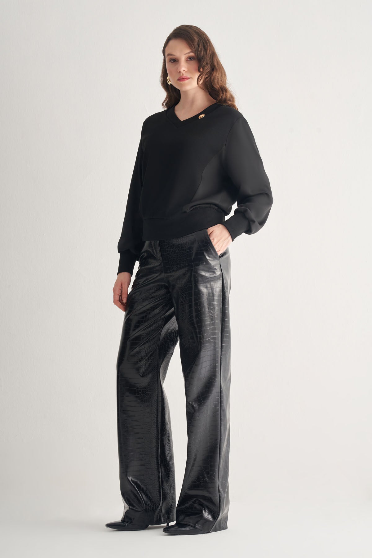 Utopian V Yaka Gold Aksesuarlı Bluz