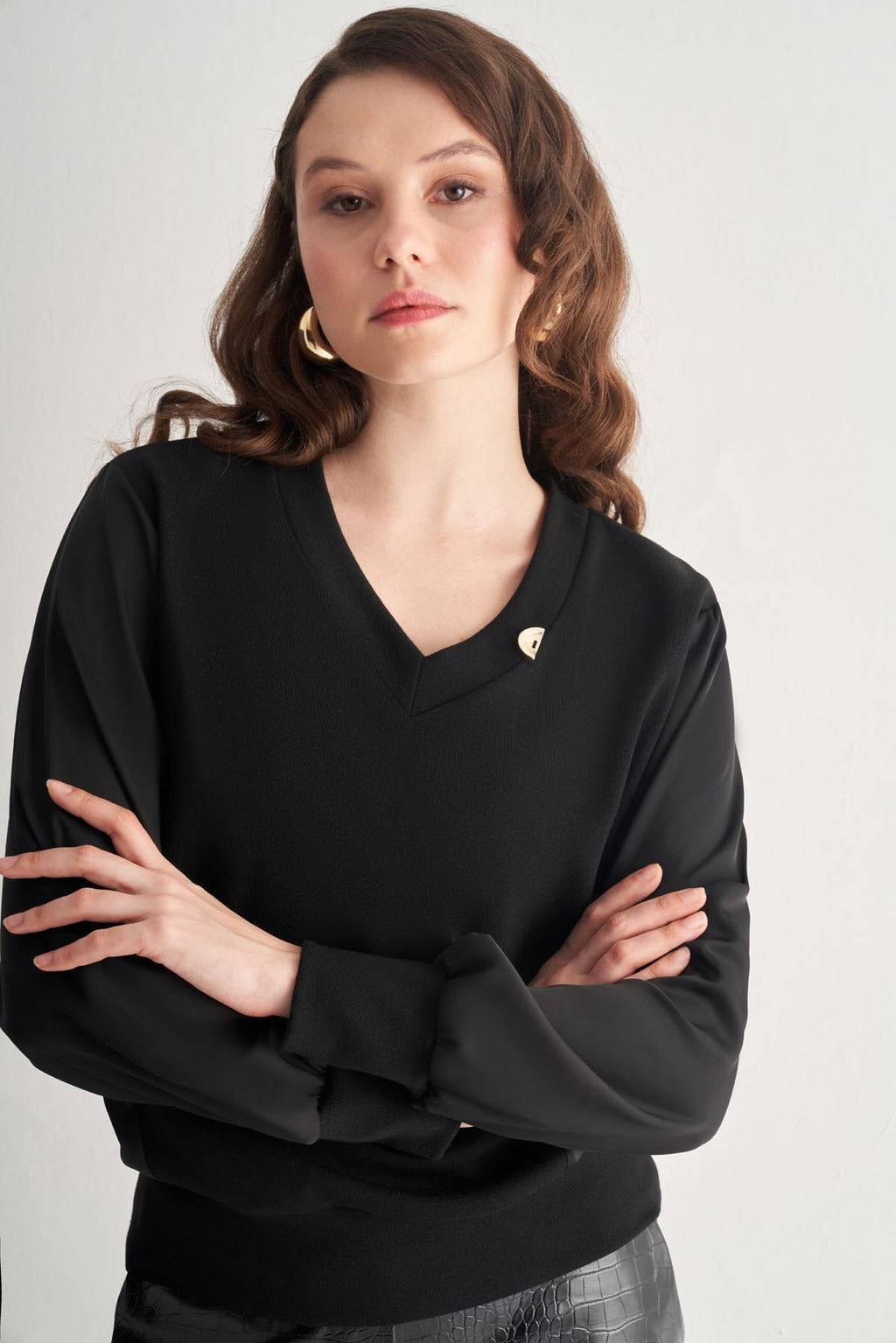 Utopian V Yaka Gold Aksesuarlı Bluz