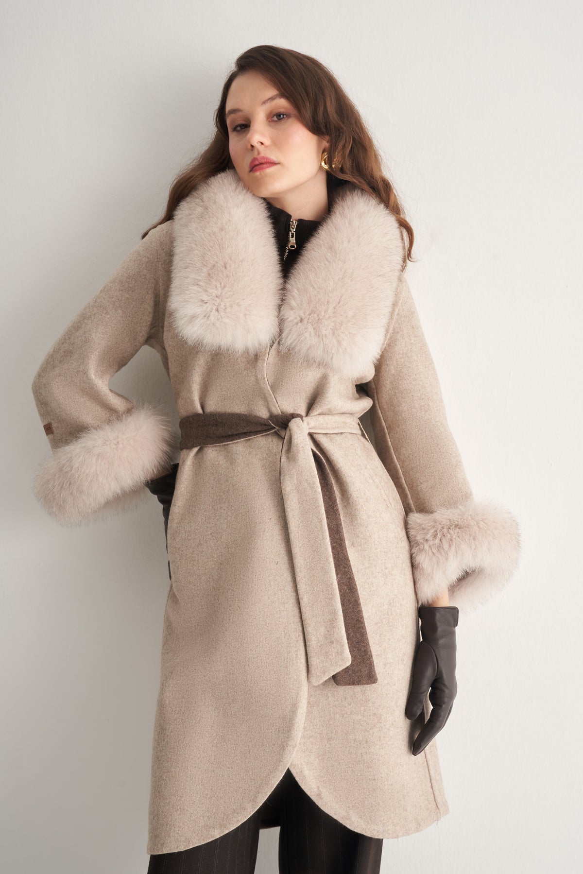 Utopian Gerçek Kürk Yakalı ve Manşetli Kuşaklı Kaban