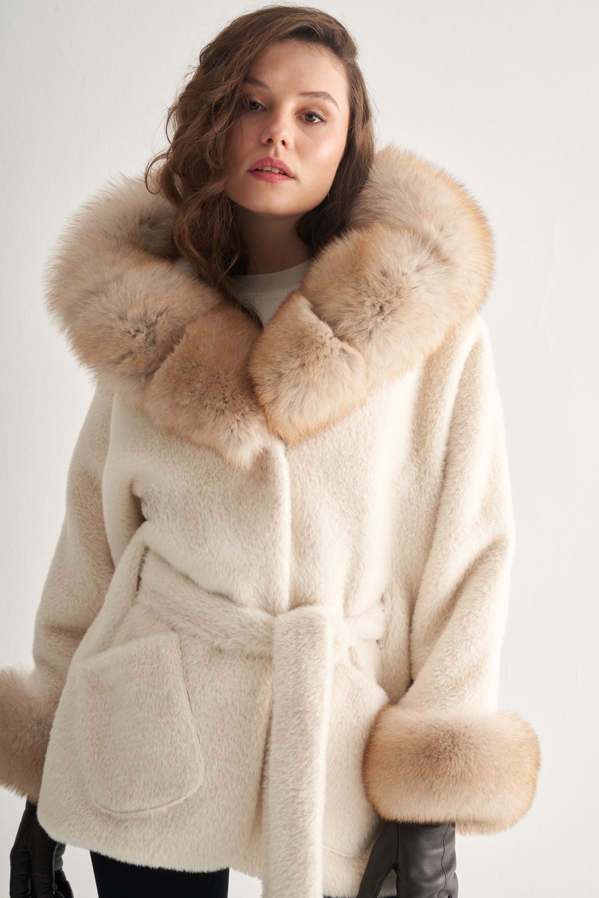 Utopian Kürk Detaylı Kapüşonlu Peluş Kaban