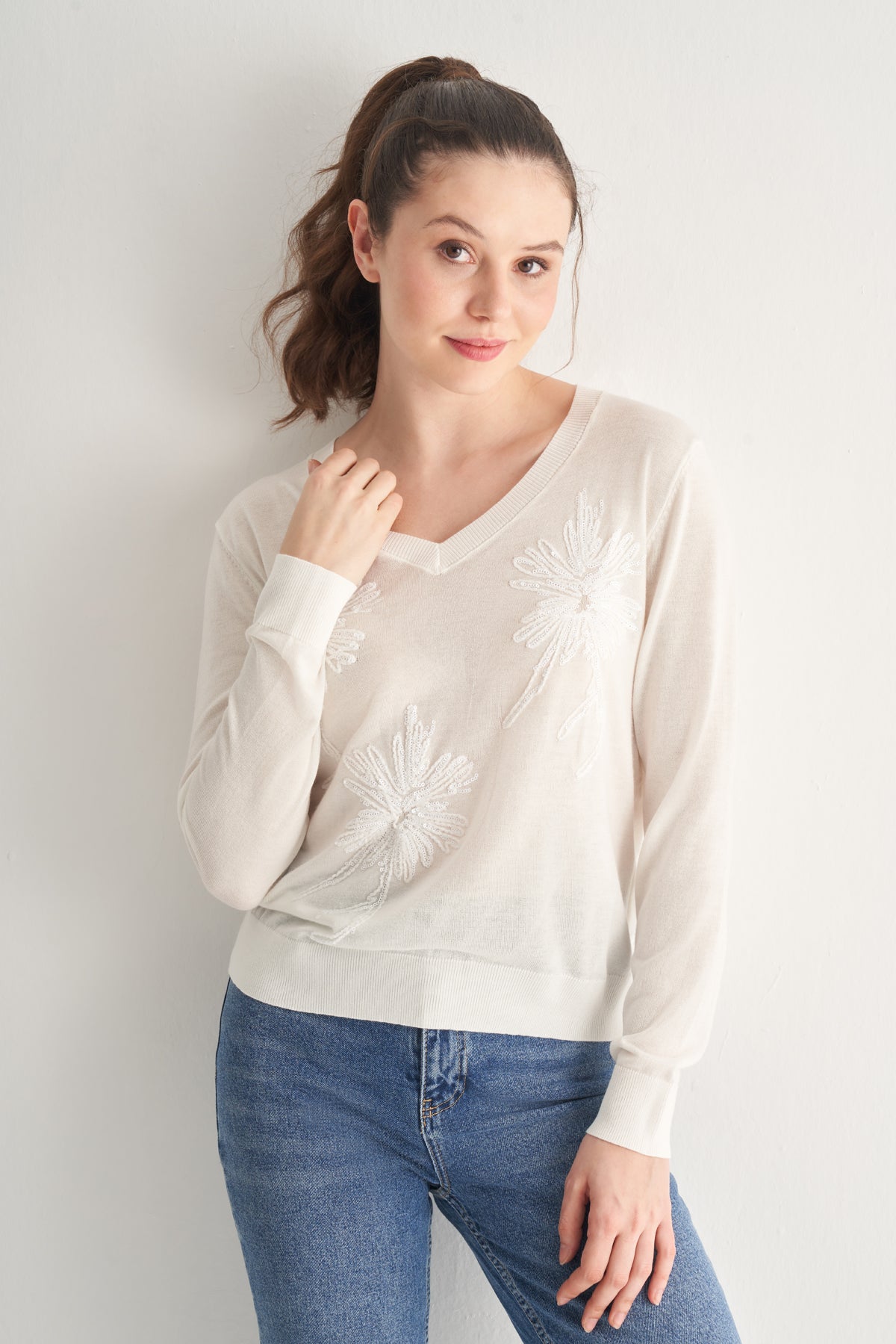 Utopian Pul İşlemeli V Yaka Triko