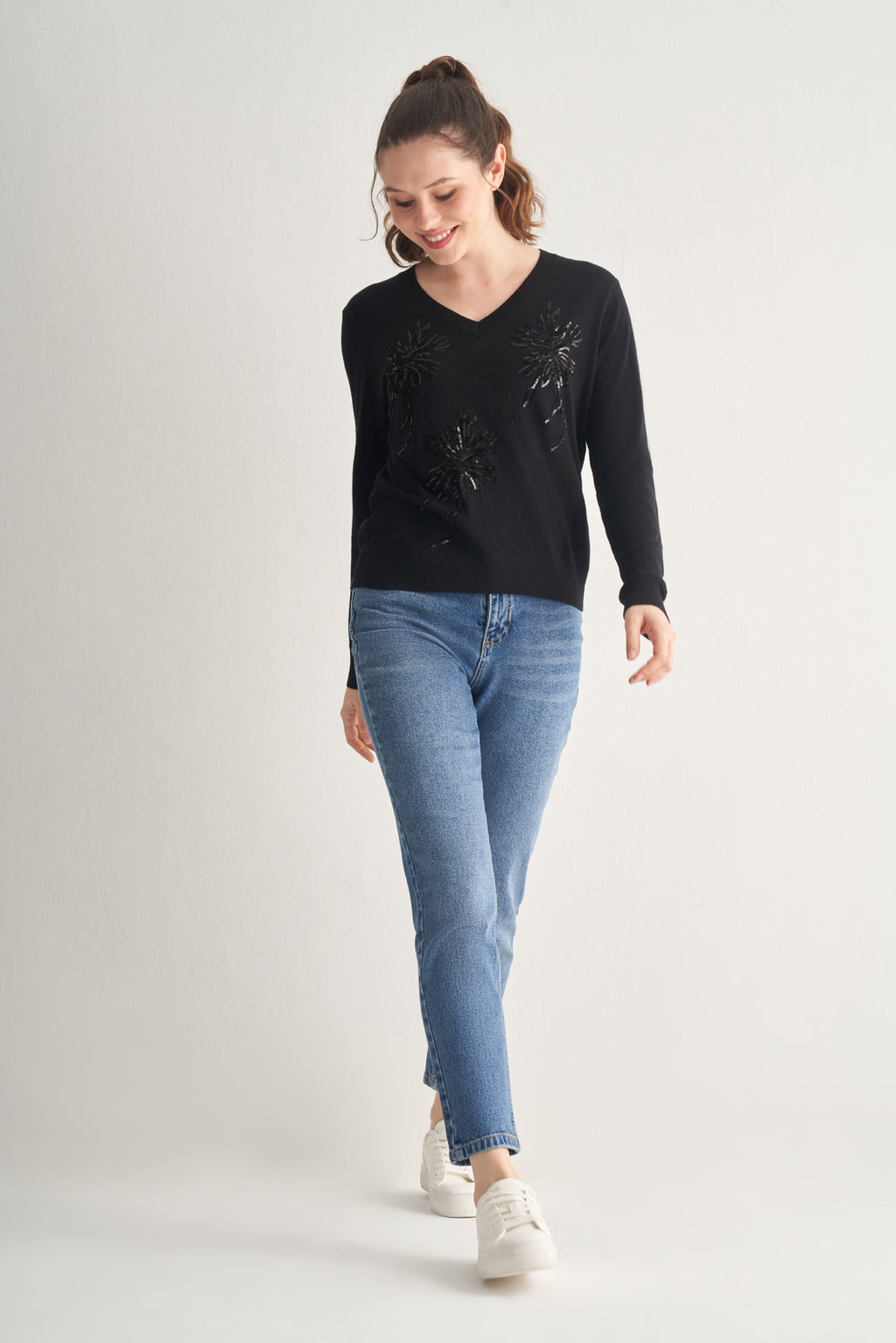 Utopian Pul İşlemeli V Yaka Triko