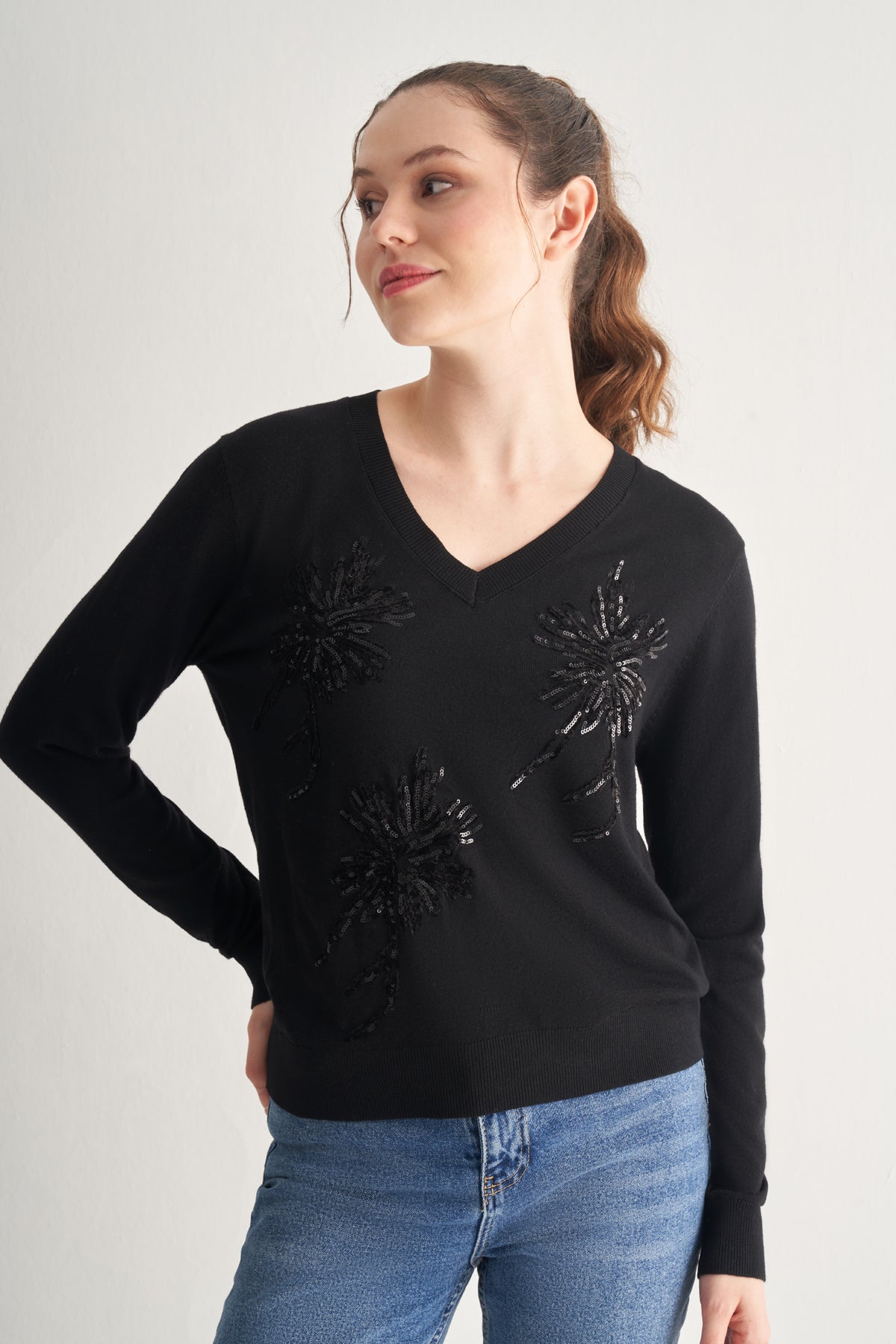 Utopian Pul İşlemeli V Yaka Triko