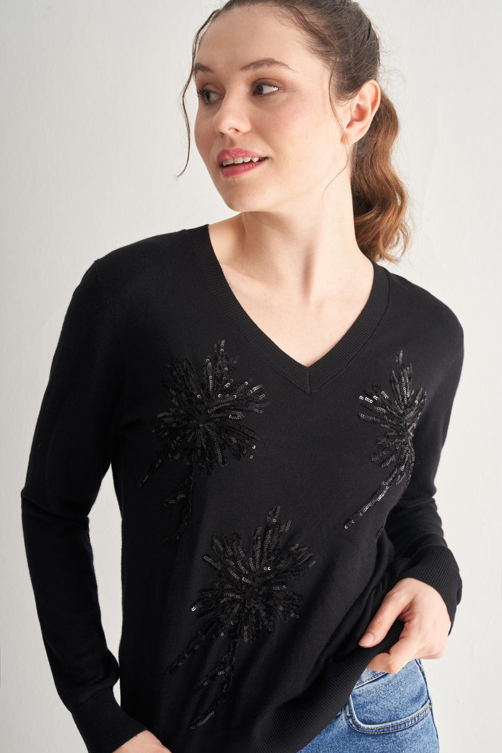 Utopian Pul İşlemeli V Yaka Triko