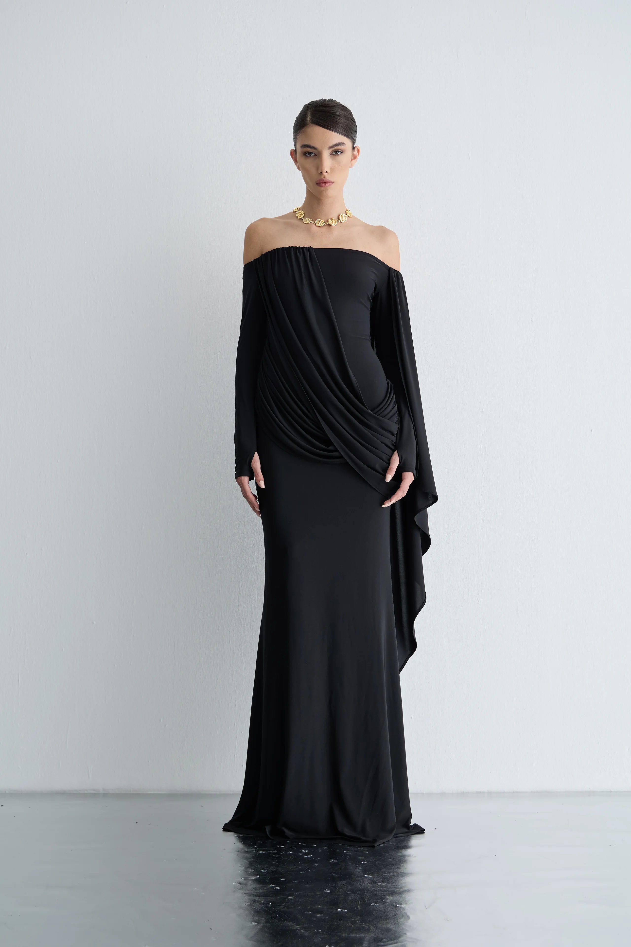 Gaia n Uranos Tek Omuz Pelerin Detaylı Straplez Uzun Elbise