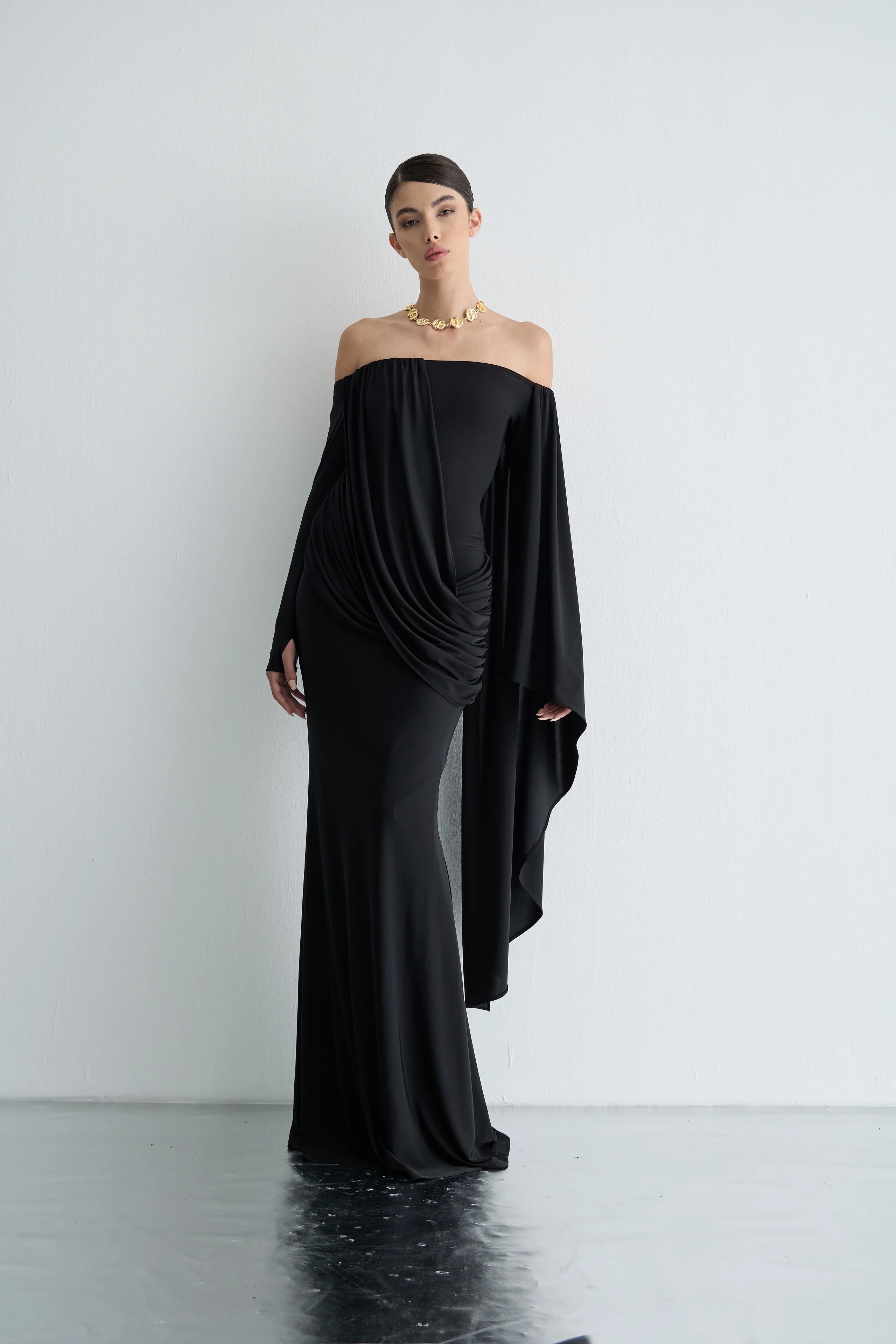 Gaia n Uranos Tek Omuz Pelerin Detaylı Straplez Uzun Elbise