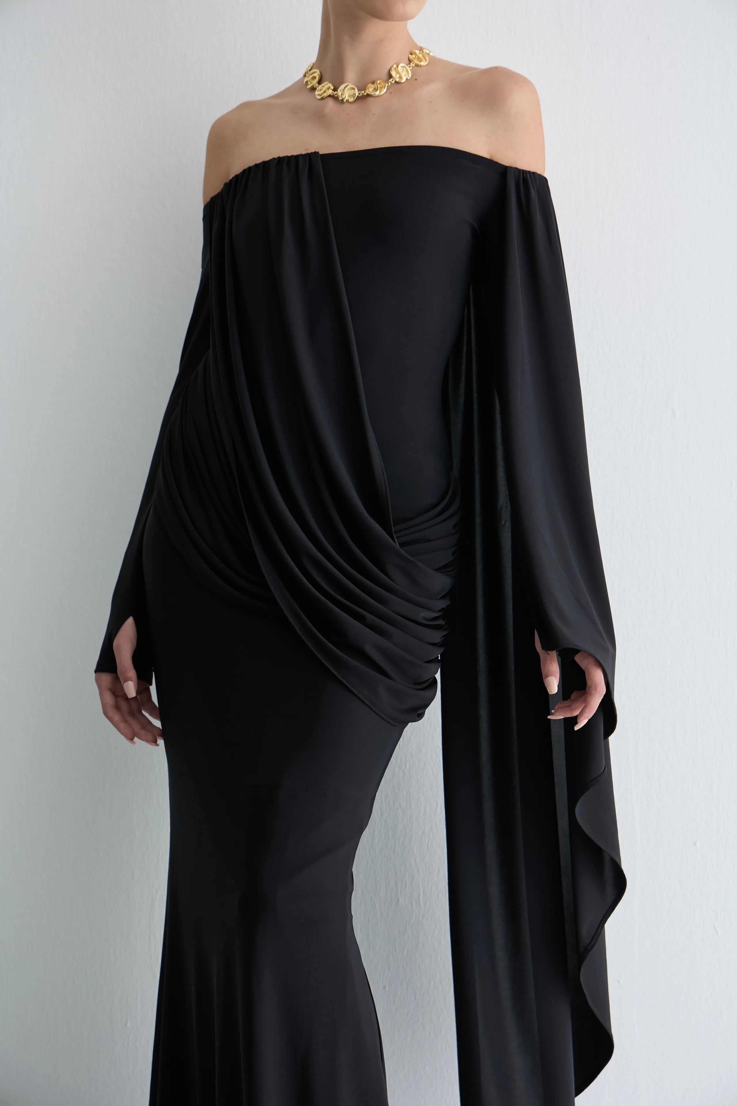 Gaia n Uranos Tek Omuz Pelerin Detaylı Straplez Uzun Elbise