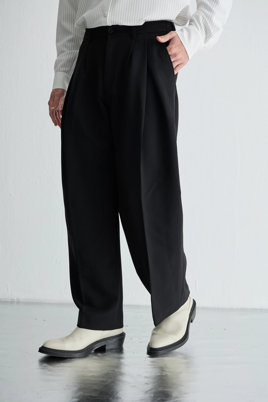 Gaia n Uranos Yüksek Bel Pileli Siyah Pantolon