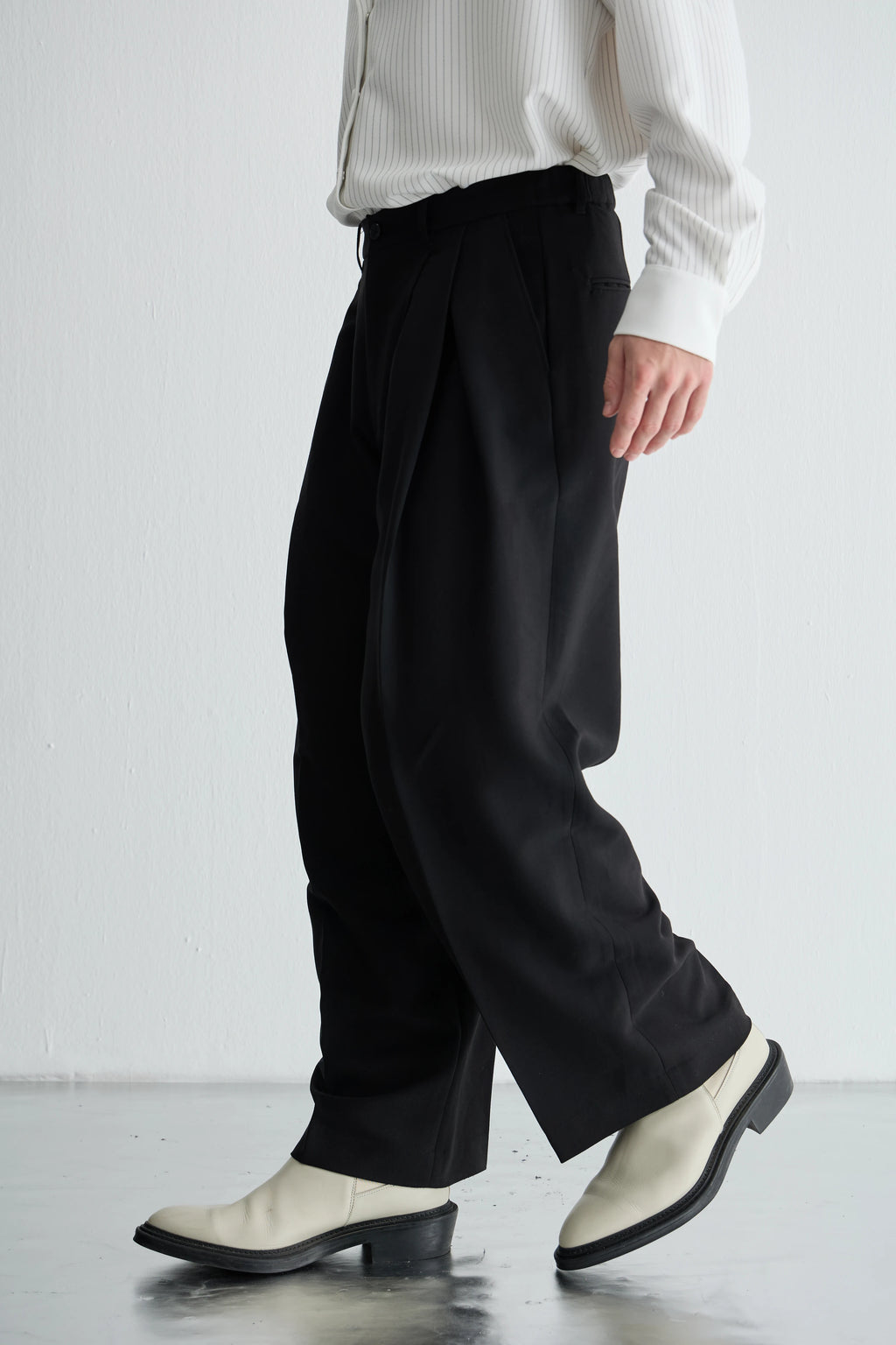 Gaia n Uranos Yüksek Bel Pileli Siyah Pantolon