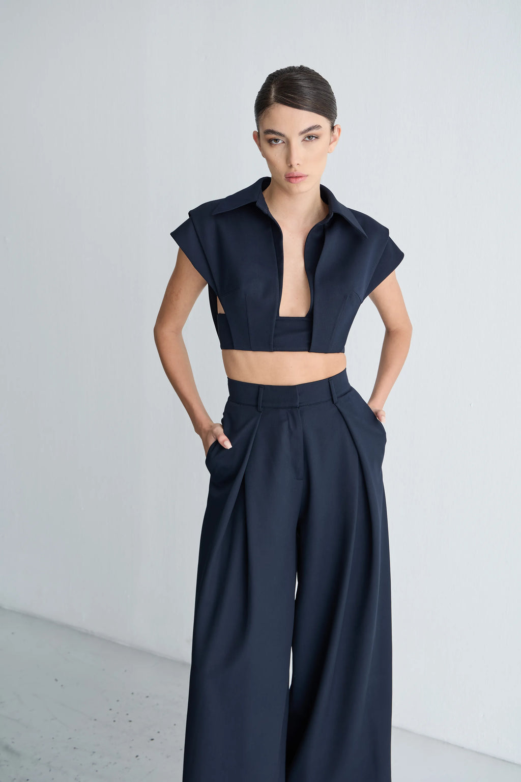 Gaia n Uranos Pencere Detaylı Kolsuz Crop Top