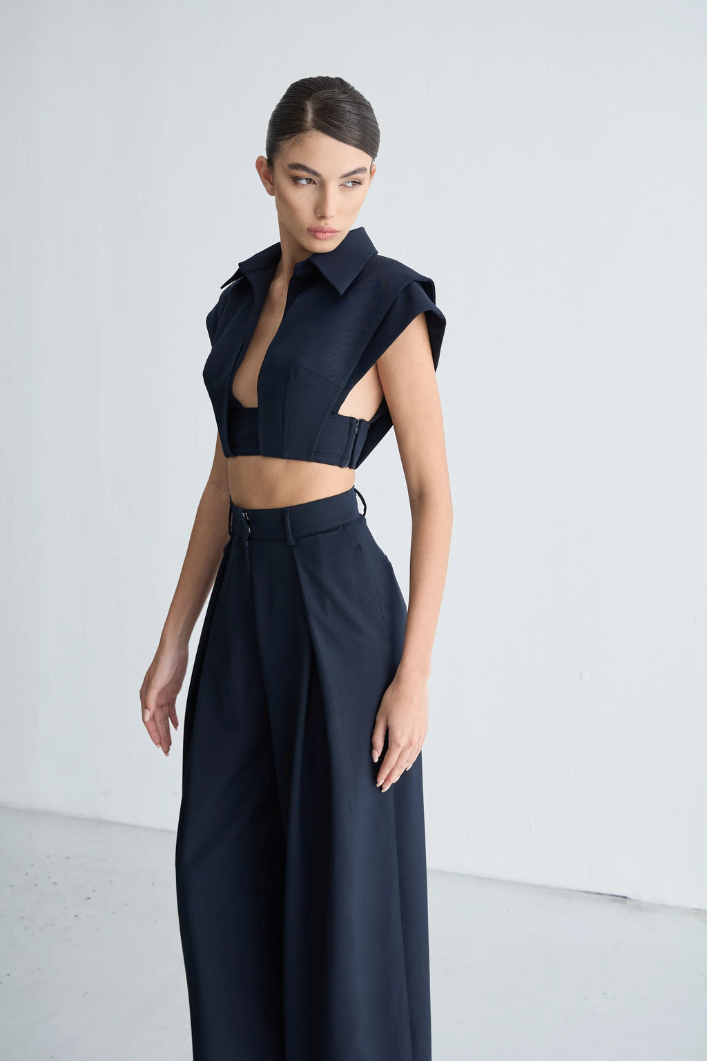 Gaia n Uranos Pencere Detaylı Kolsuz Crop Top