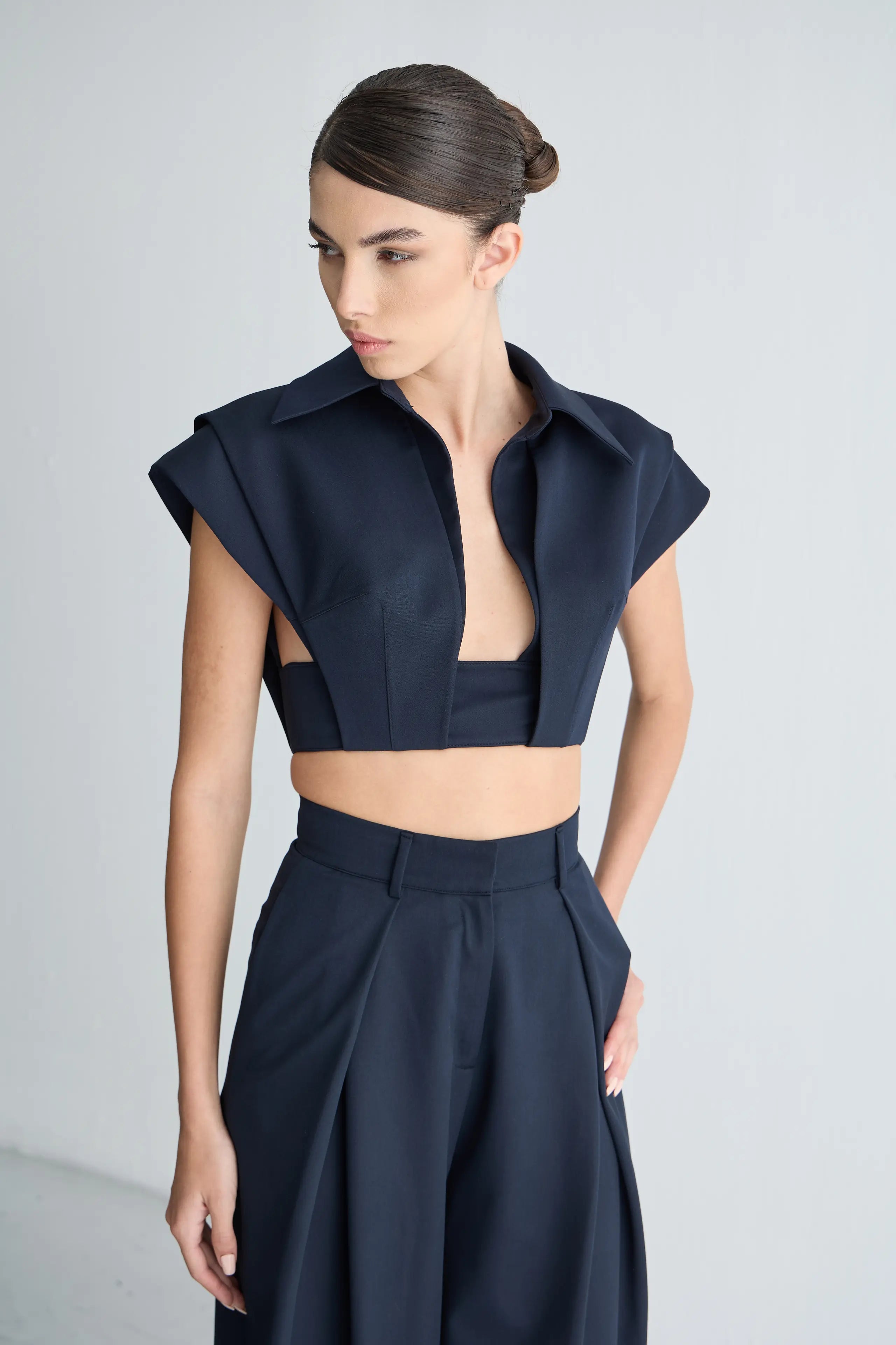 Gaia n Uranos Pencere Detaylı Kolsuz Crop Top