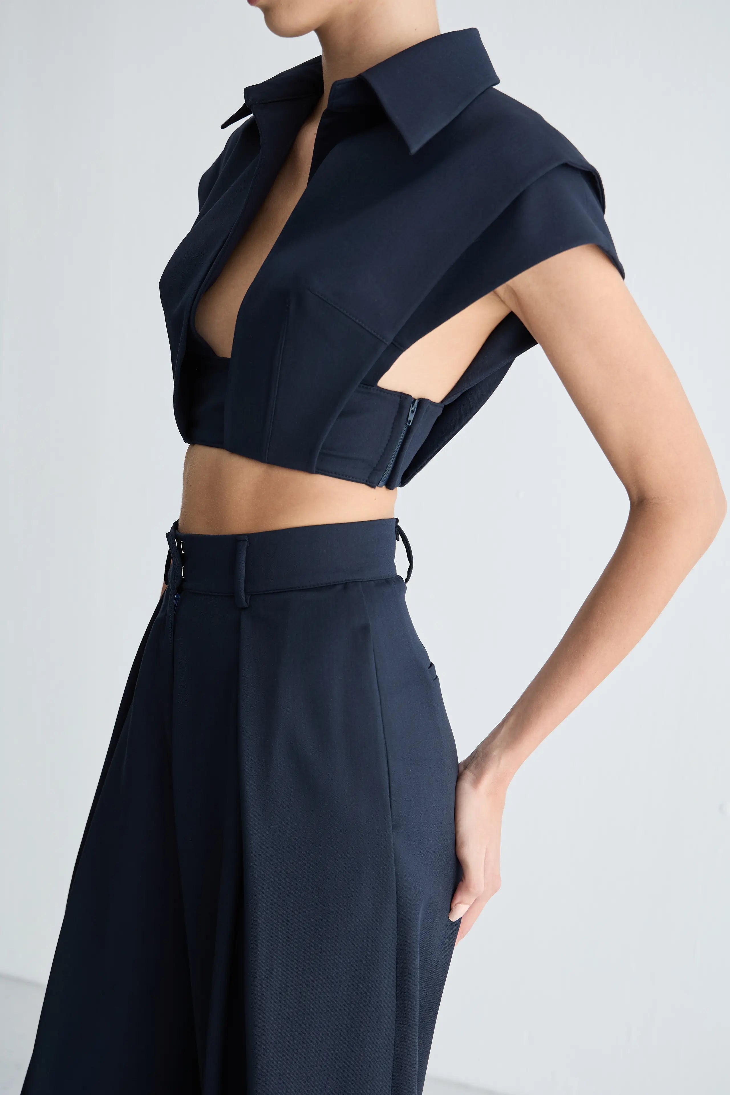 Gaia n Uranos Pencere Detaylı Kolsuz Crop Top