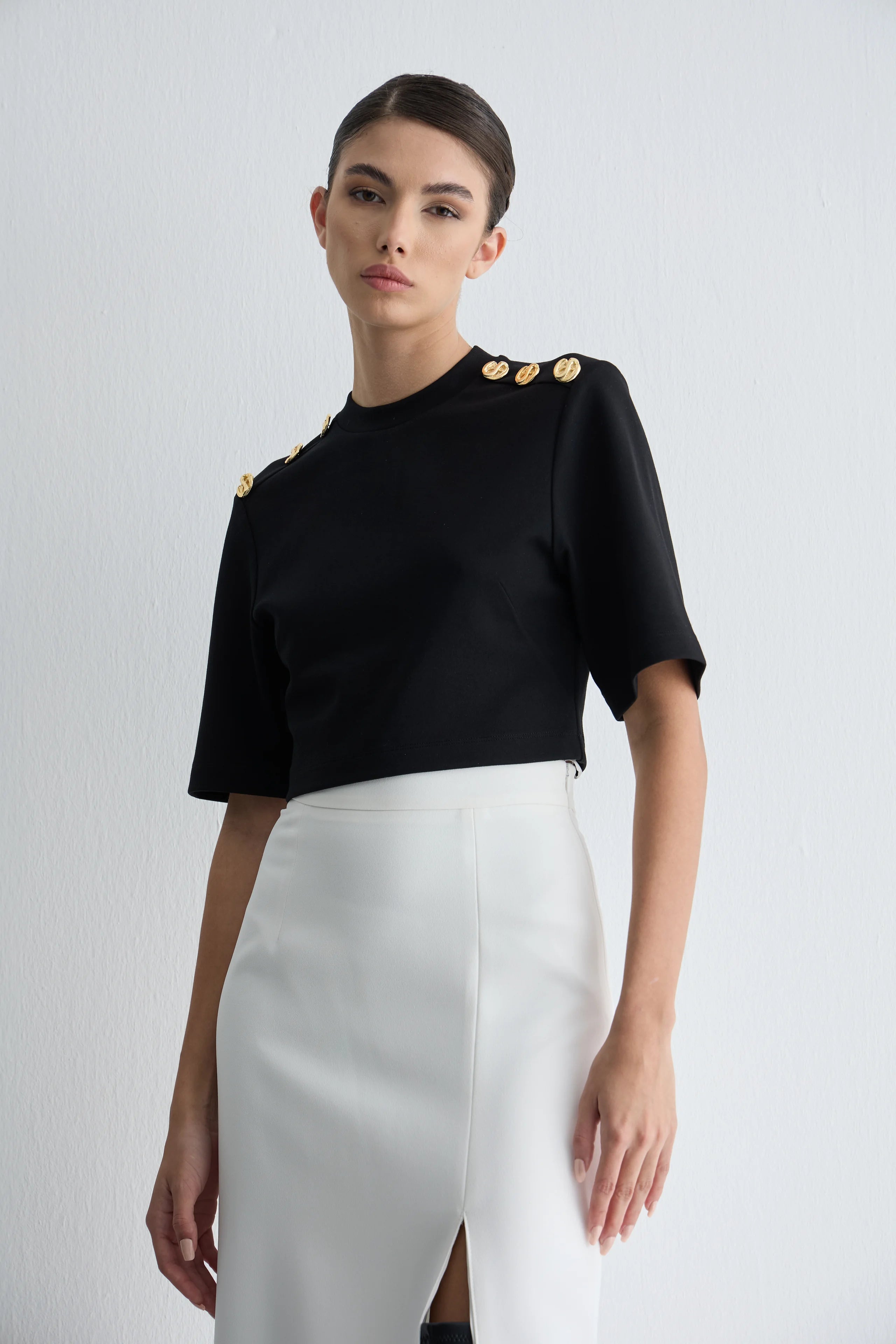 Gaia n Uranos Omuzdan Gold Düğme Detaylı Crop Tshirt