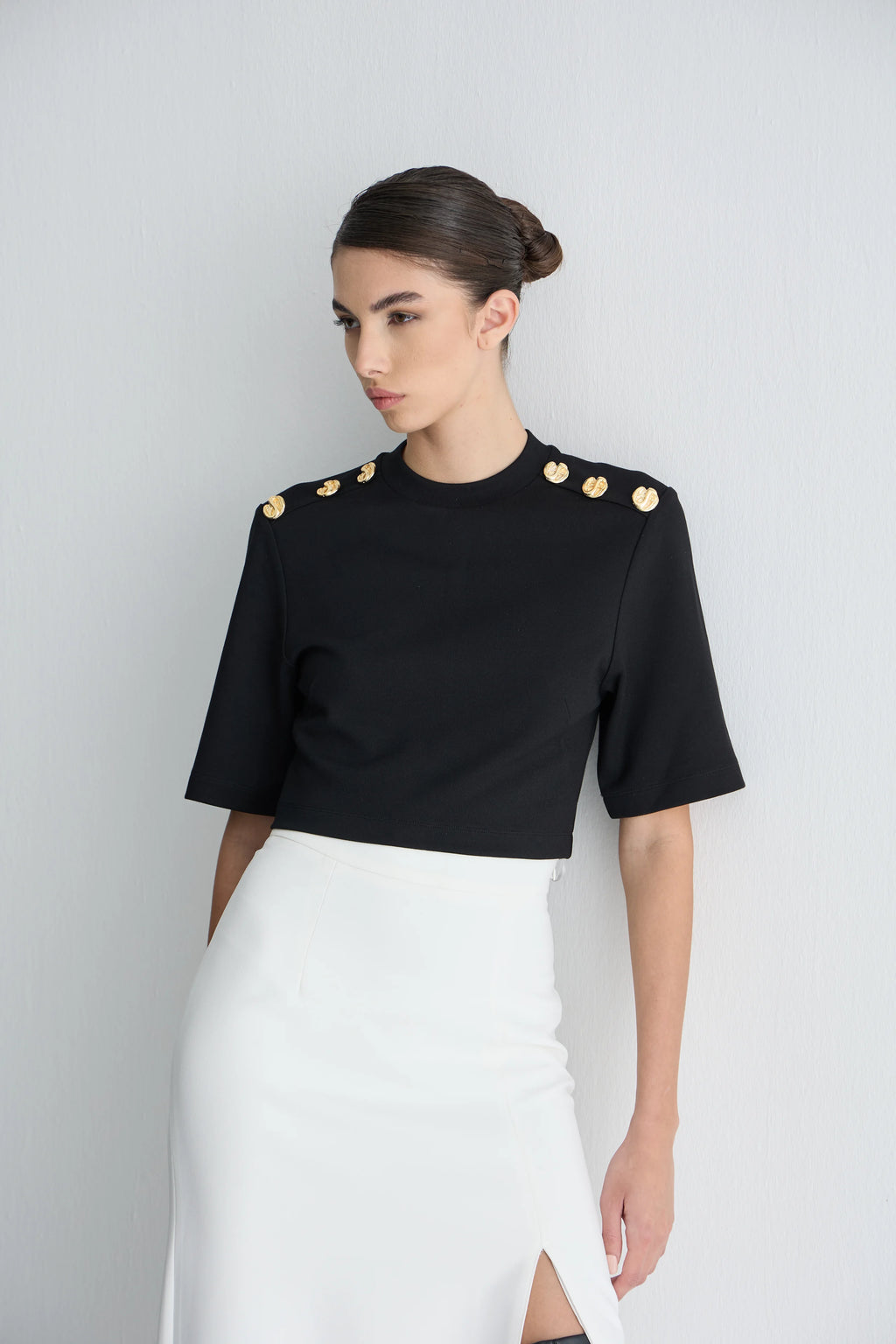 Gaia n Uranos Omuzdan Gold Düğme Detaylı Crop Tshirt