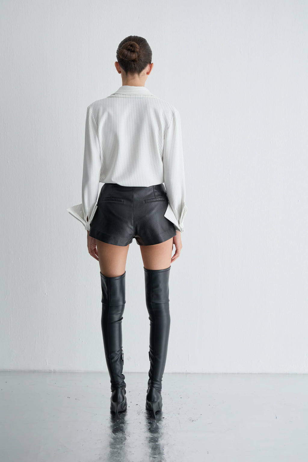 Gaia n Uranos Siyah Mini Deri Şort