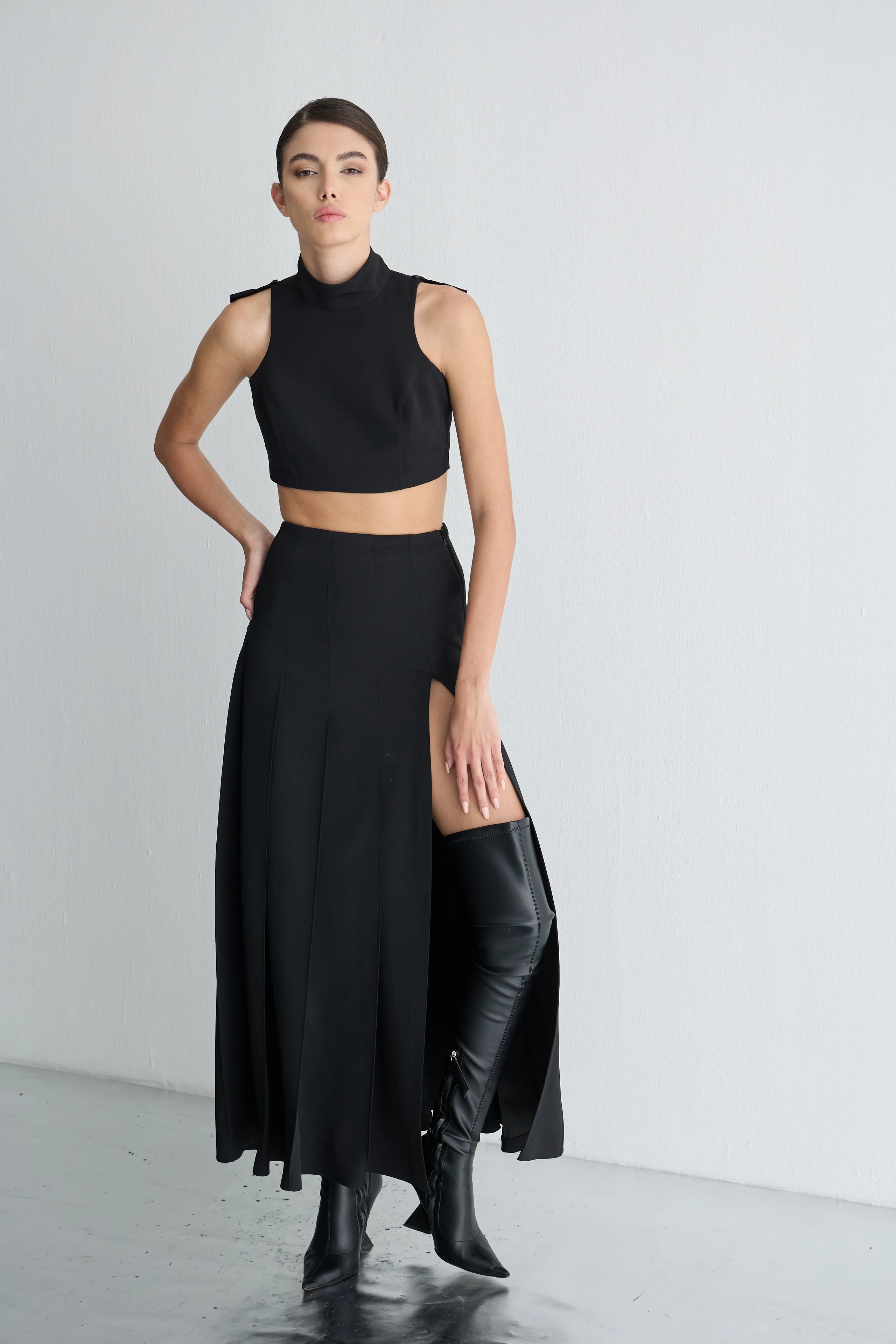 Gaia n Uranos Siyah Kapüşon Detaylı Crop Üst