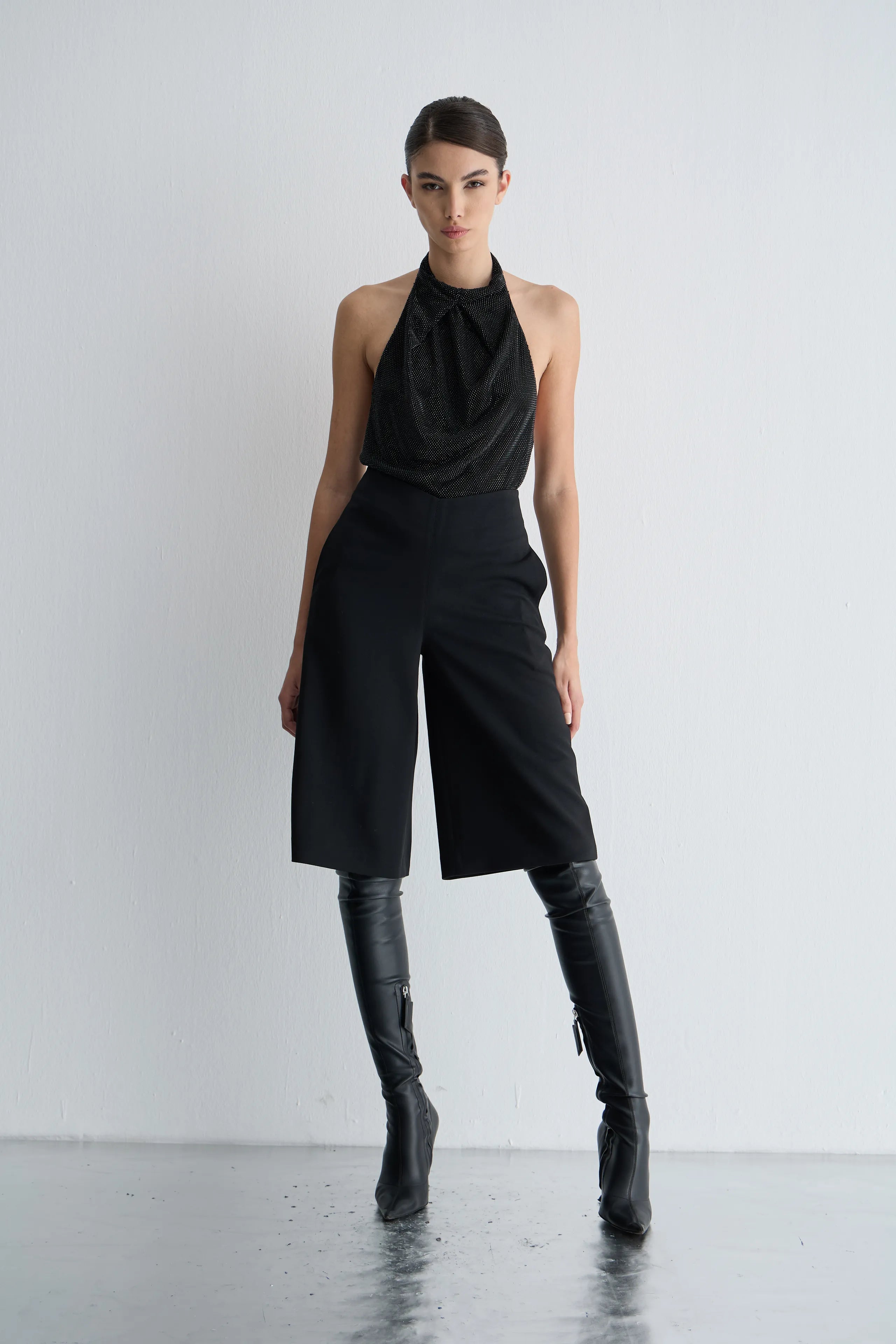 Gaia n Uranos Siyah Yüksek Bel V Detaylı Bermuda Şort