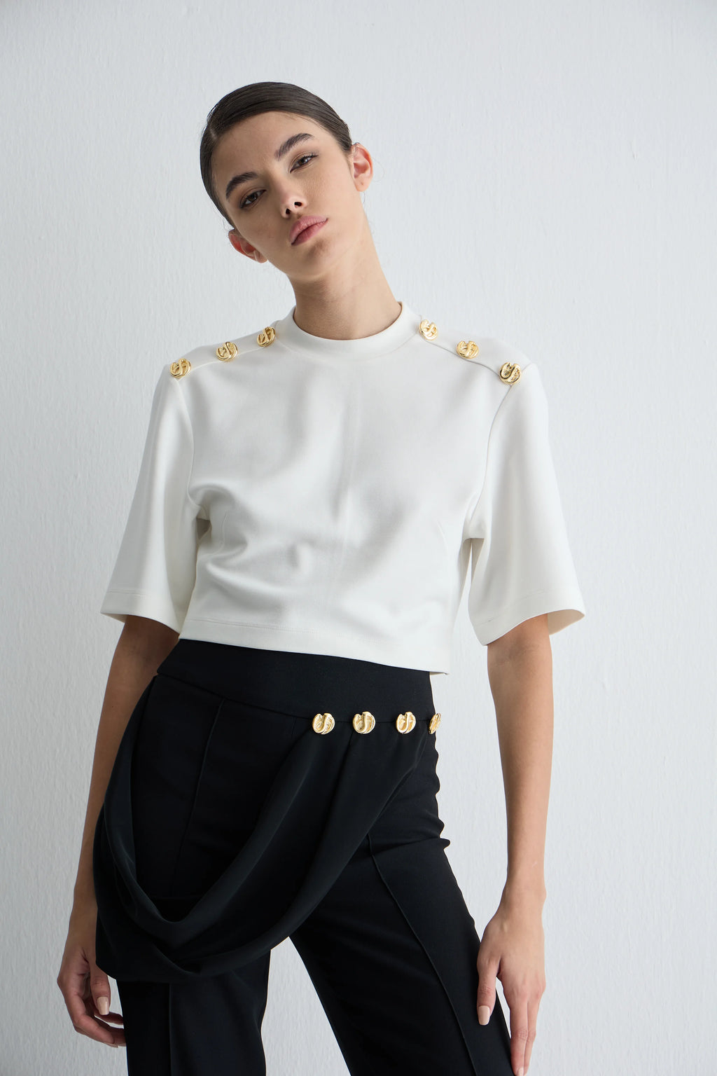 Gaia n Uranos Omuzdan Gold Düğme Detaylı Crop Tshirt