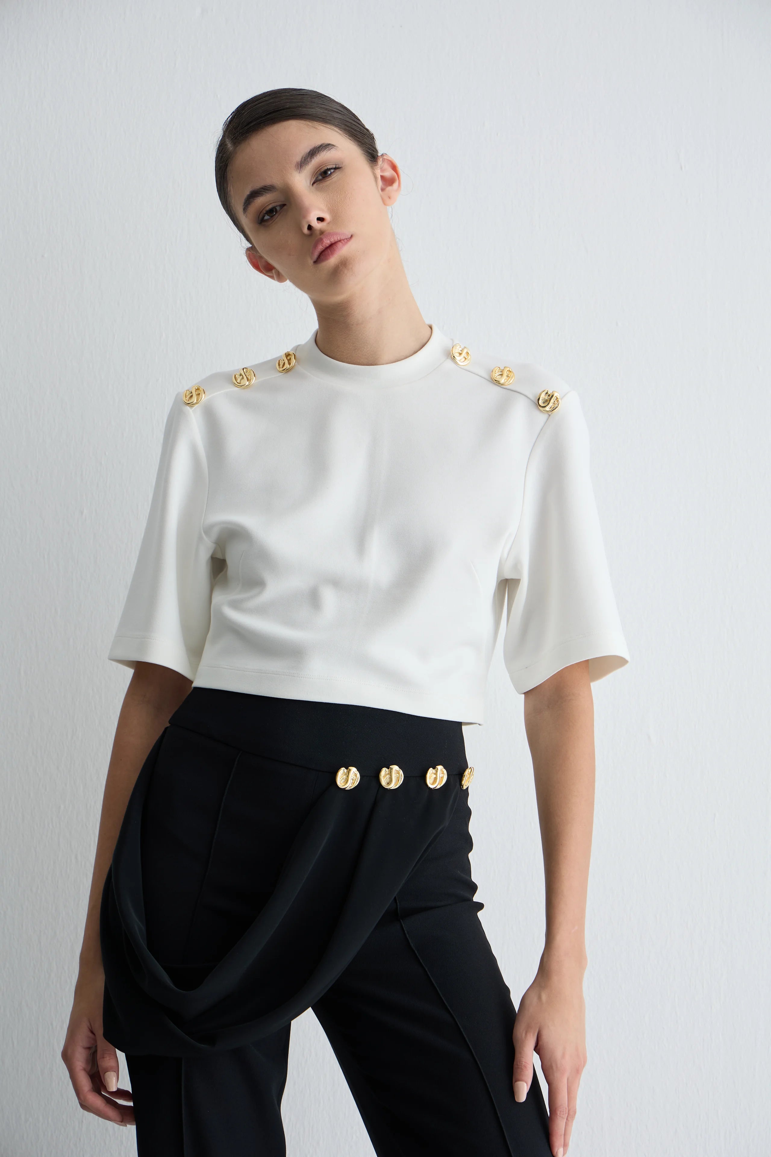 Gaia n Uranos Omuzdan Gold Düğme Detaylı Crop Tshirt