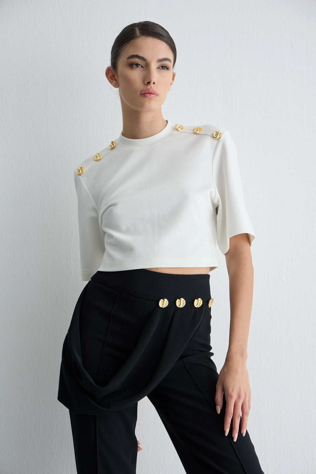 Gaia n Uranos Omuzdan Gold Düğme Detaylı Crop Tshirt