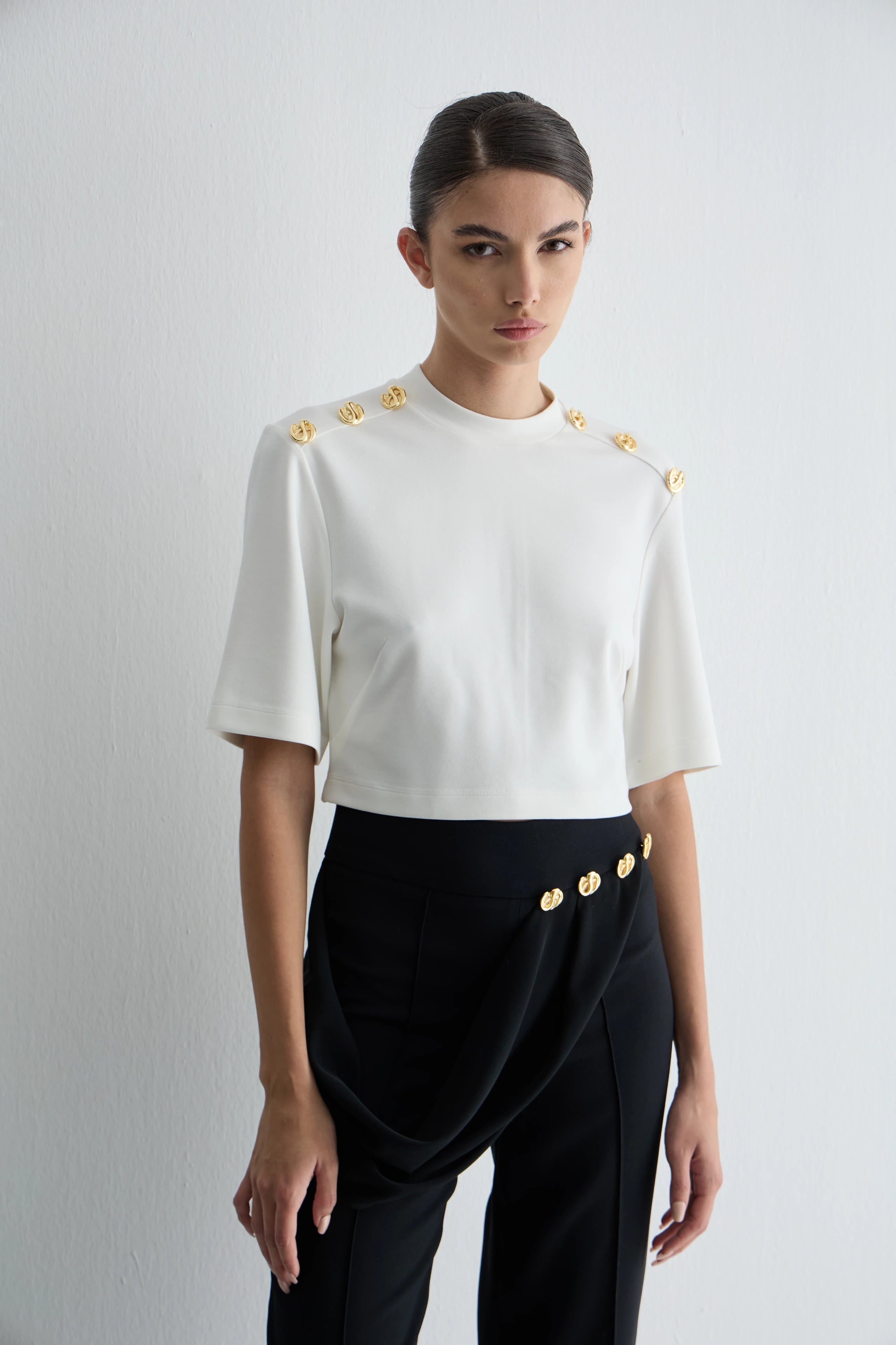 Gaia n Uranos Omuzdan Gold Düğme Detaylı Crop Tshirt