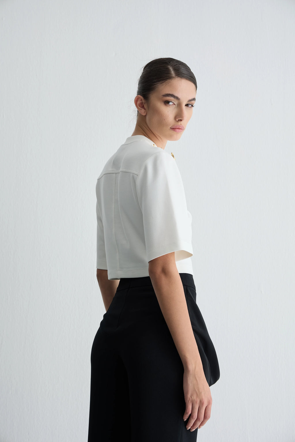 Gaia n Uranos Omuzdan Gold Düğme Detaylı Crop Tshirt