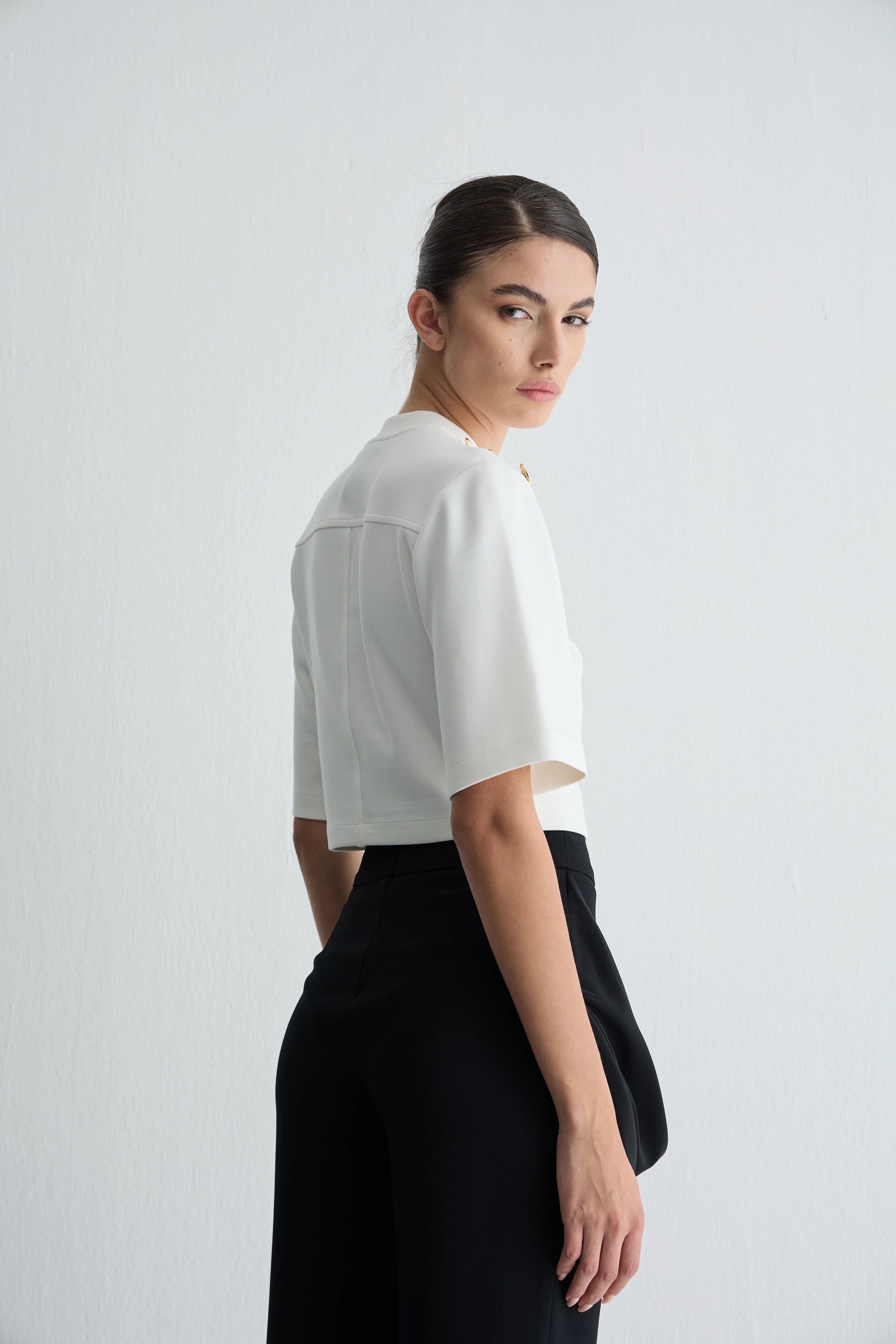 Gaia n Uranos Omuzdan Gold Düğme Detaylı Crop Tshirt