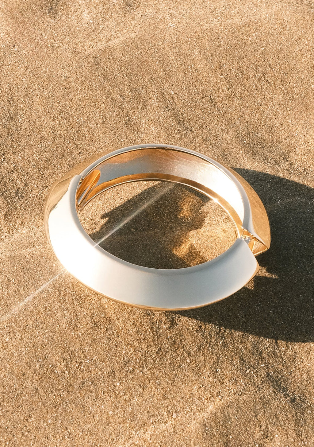 Tiny Anuket Gold Bracelet ana görünüm