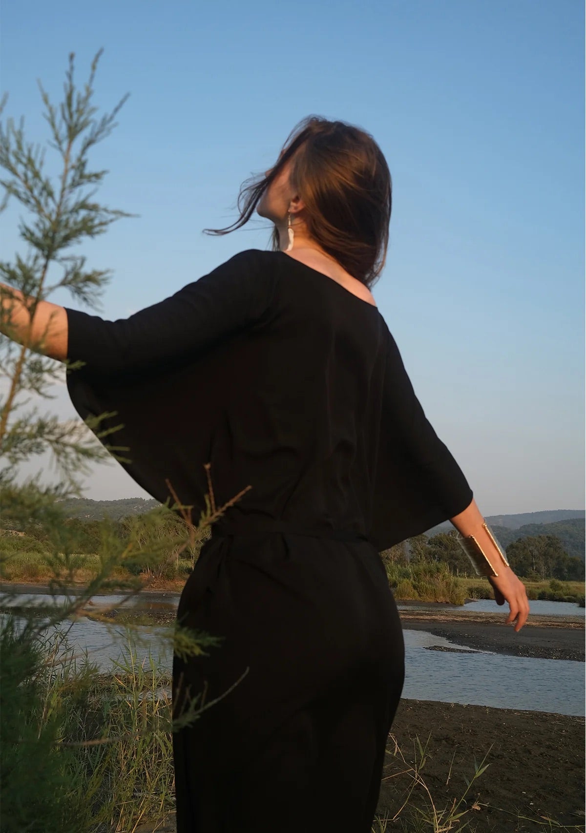 Tiny Kayık Yaka Tencel™ Elbise – Ayarlanabilir Bel Kuşaklı