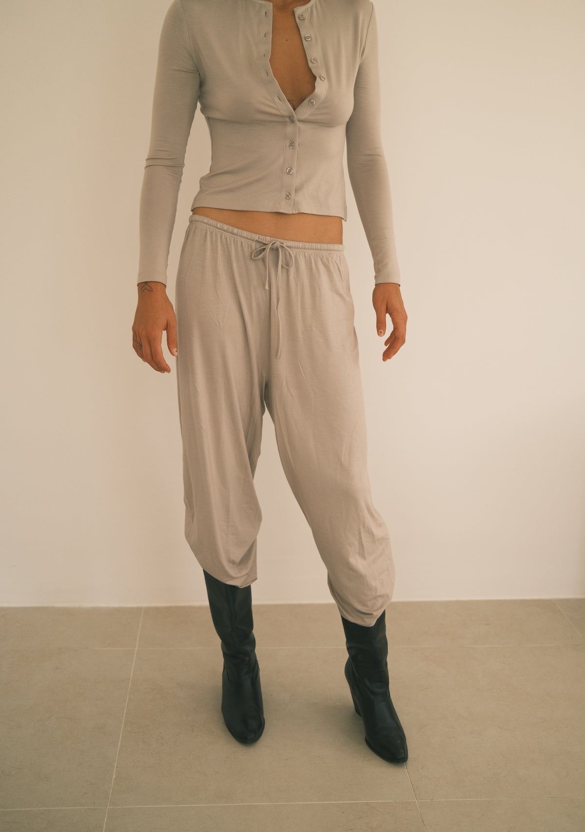 Tiny Açık Gri Lastik Belli Dökümlü Pantolon - Görsel 7