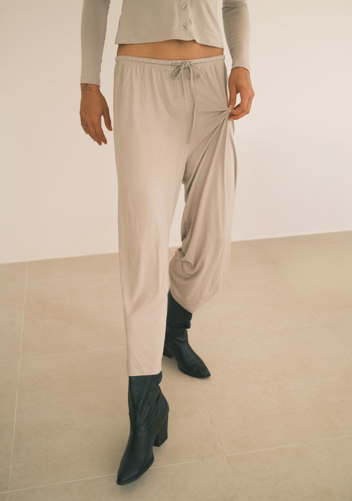 Tiny Açık Gri Lastik Belli Dökümlü Pantolon - Görsel 9
