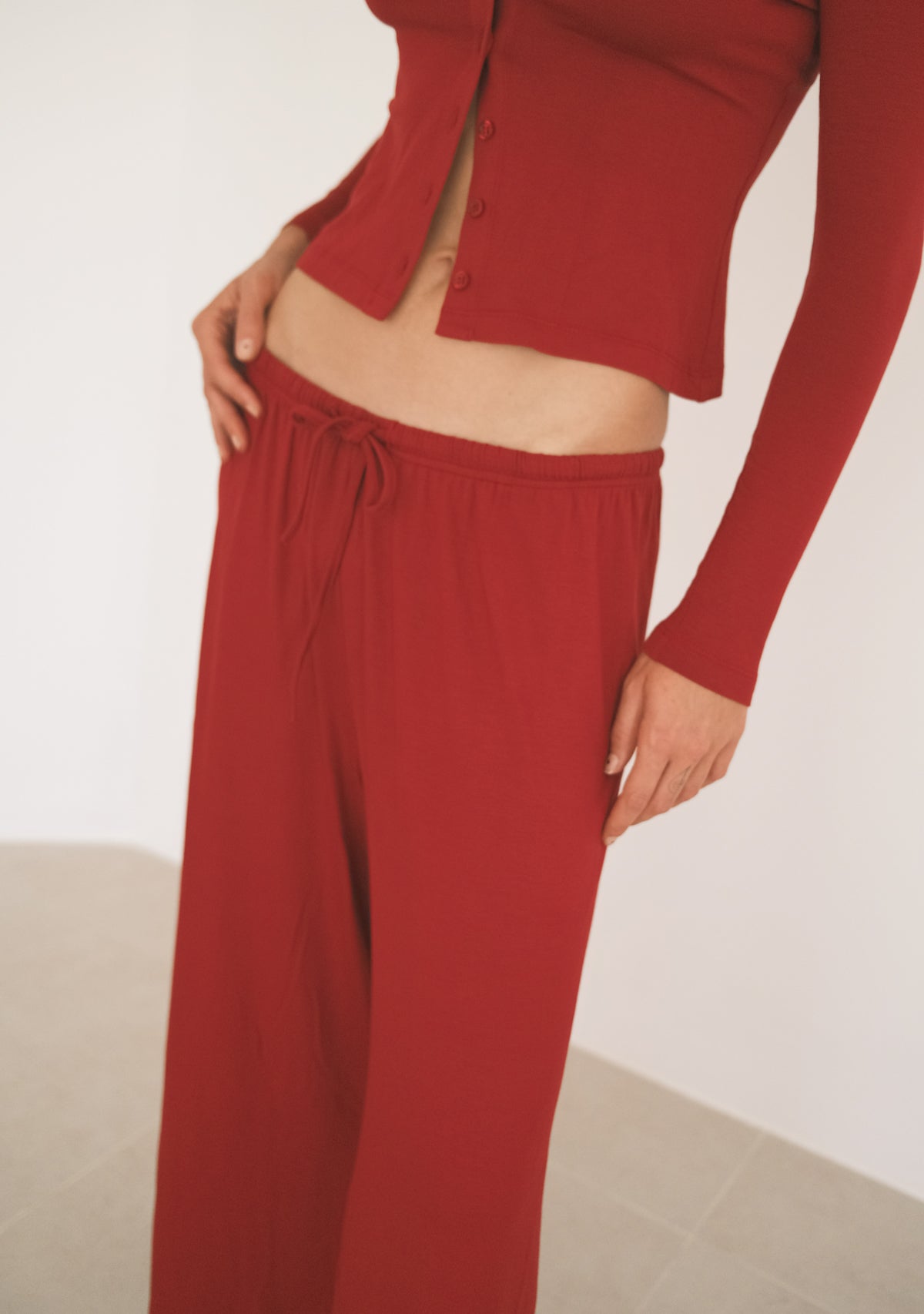 Tiny Bordo Lastik Belli Dökümlü Pantolon - Görsel 4