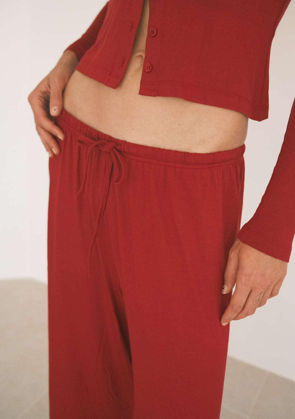 Tiny Bordo Lastik Belli Dökümlü Pantolon - Görsel 6