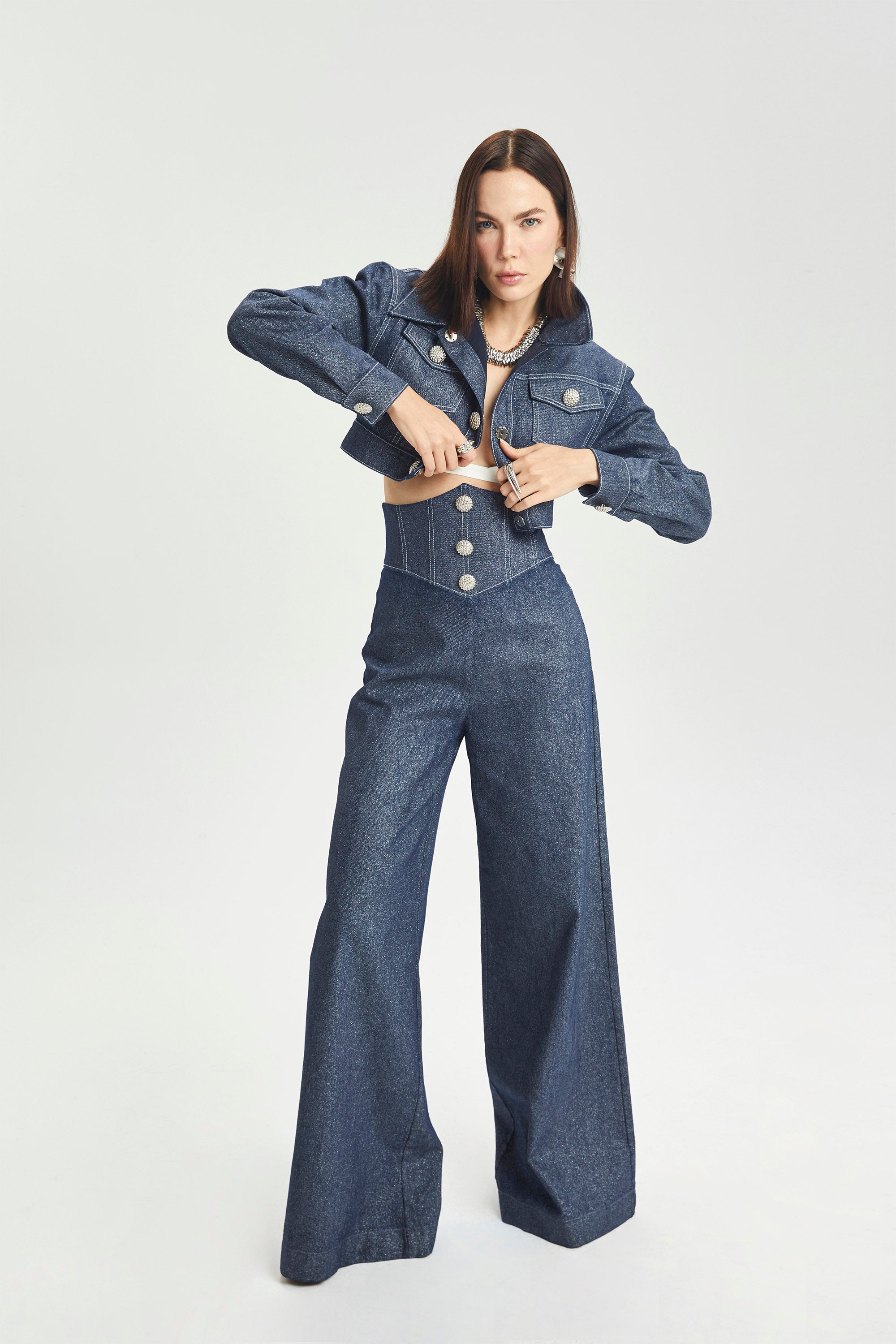 Haleia Kontrast Dikişli Cepli Kısa Denim Ceket