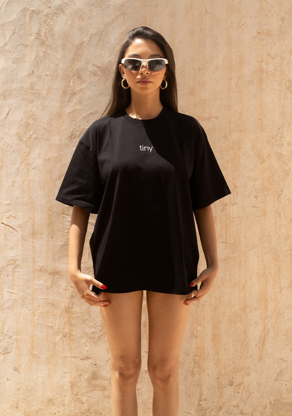 Tiny Oversize Siyah Tişört görünüm 5