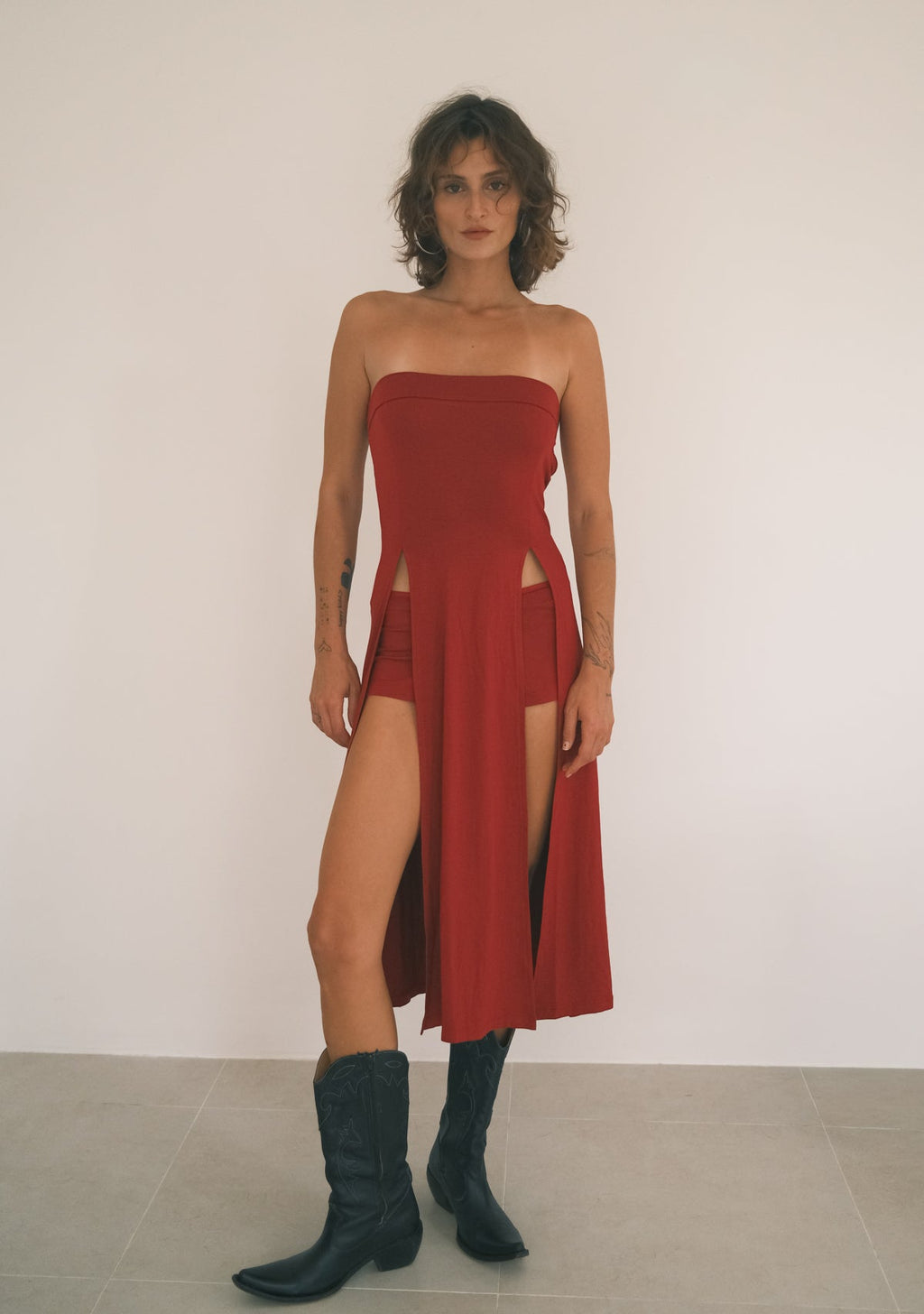 Tiny Bordo Çift Yırtmaçlı Straplez Uzun Elbise - Görsel 6