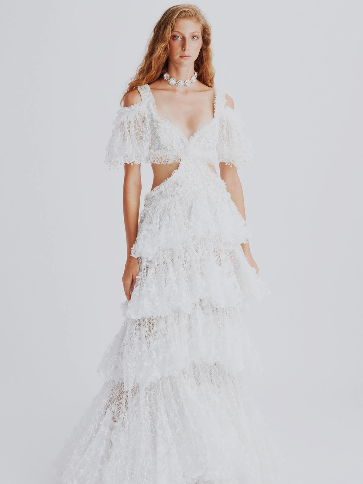 Haleia Çiçek Motifli Katlı Dantel Gelinlik