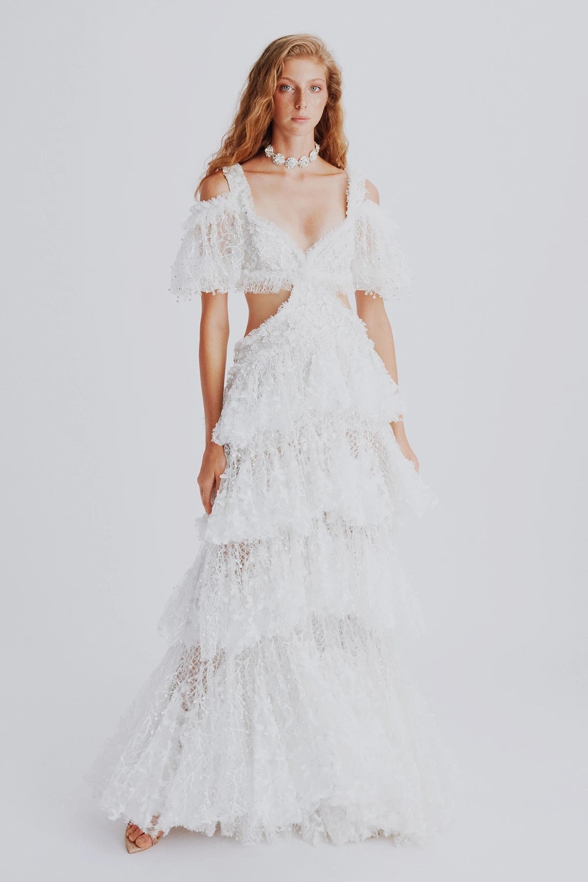 Haleia Çiçek Motifli Katlı Dantel Gelinlik