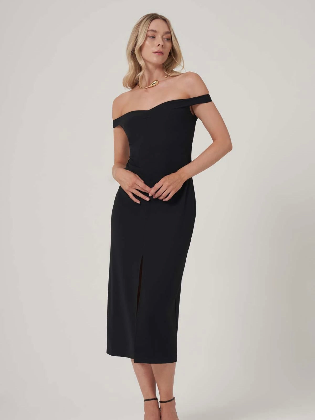 Utopian Omuz Dekolteli Yırtmaçlı Midi Elbise