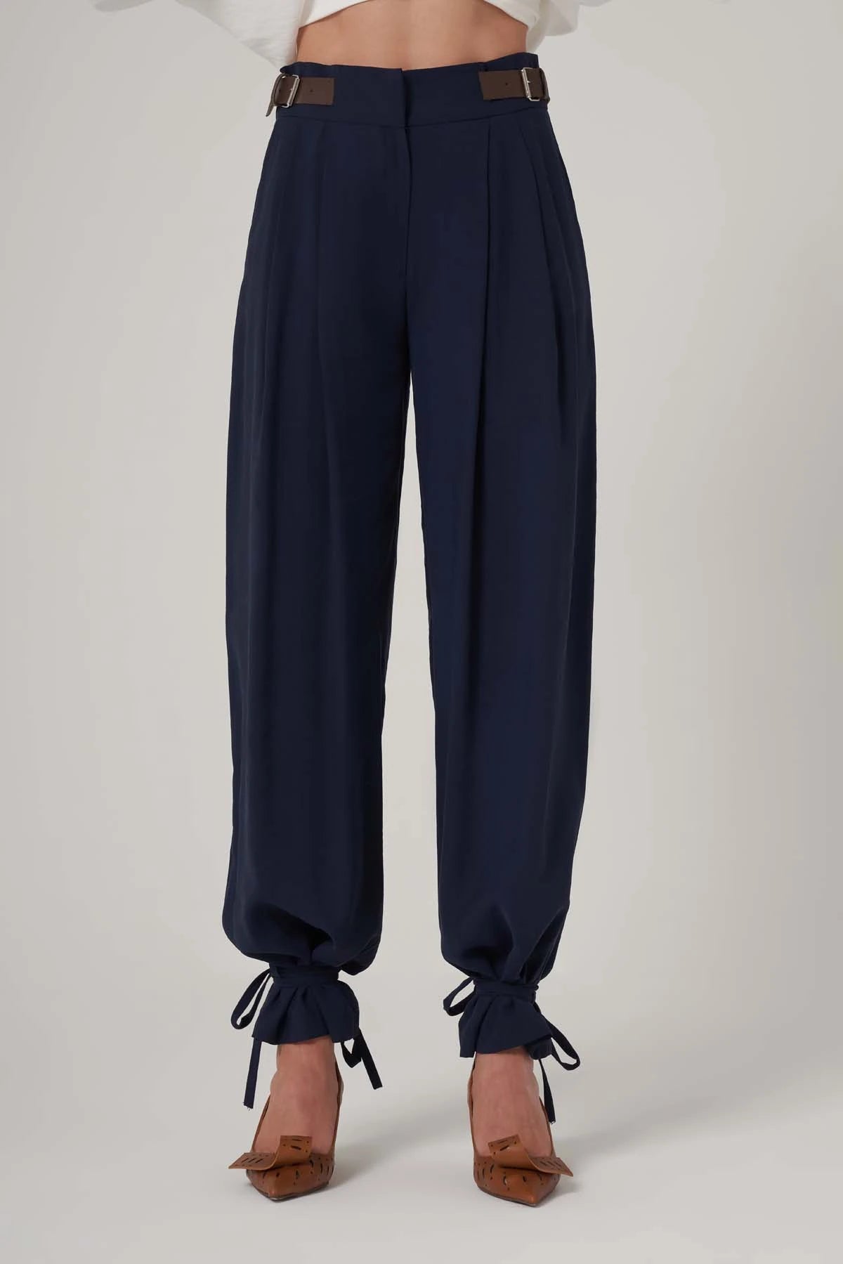 Utopian Deri Kemer Detaylı Paça Bağlamalı Pantolon
